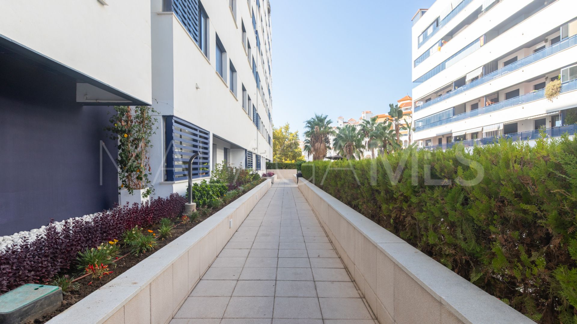 Flat for sale in Estepona Puerto