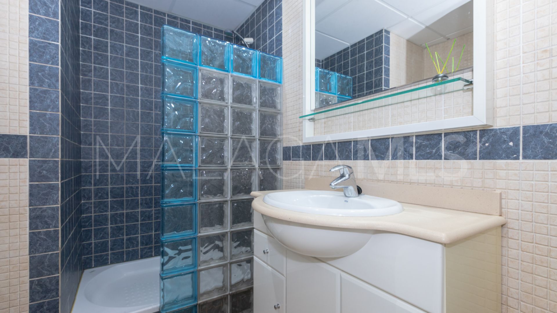 Flat for sale in Estepona Puerto