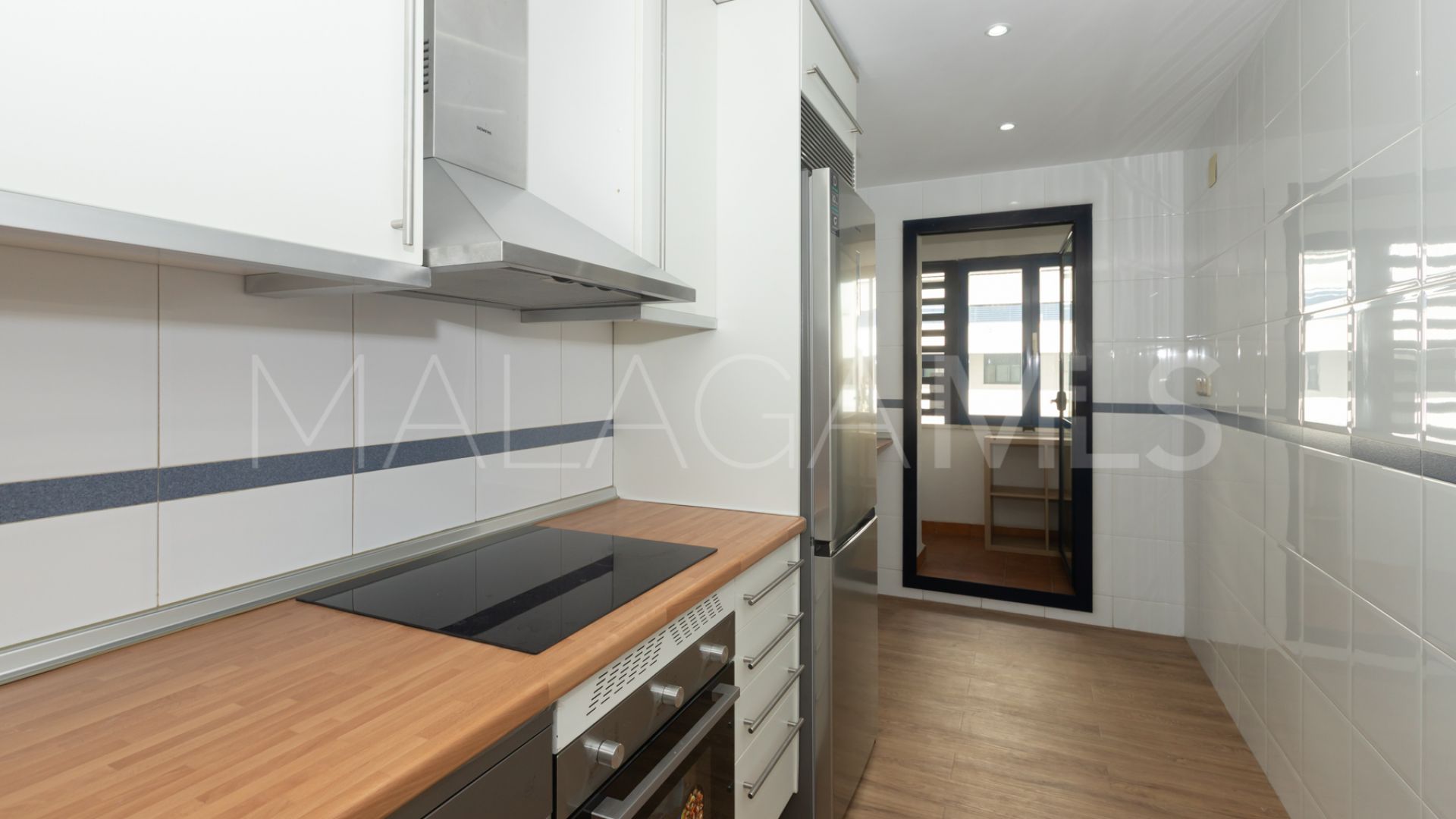 Flat for sale in Estepona Puerto