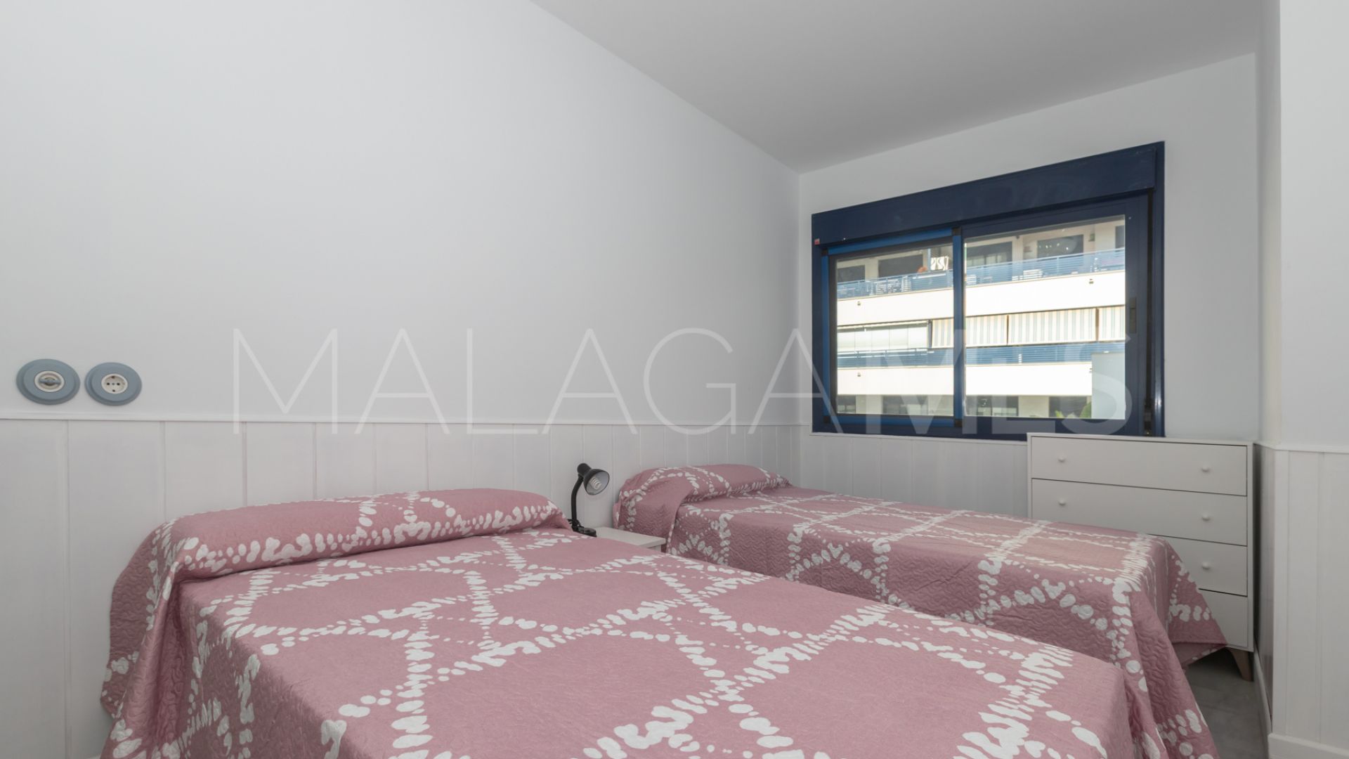 Flat for sale in Estepona Puerto