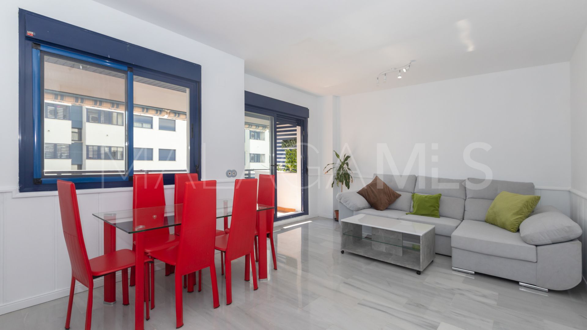 Flat for sale in Estepona Puerto