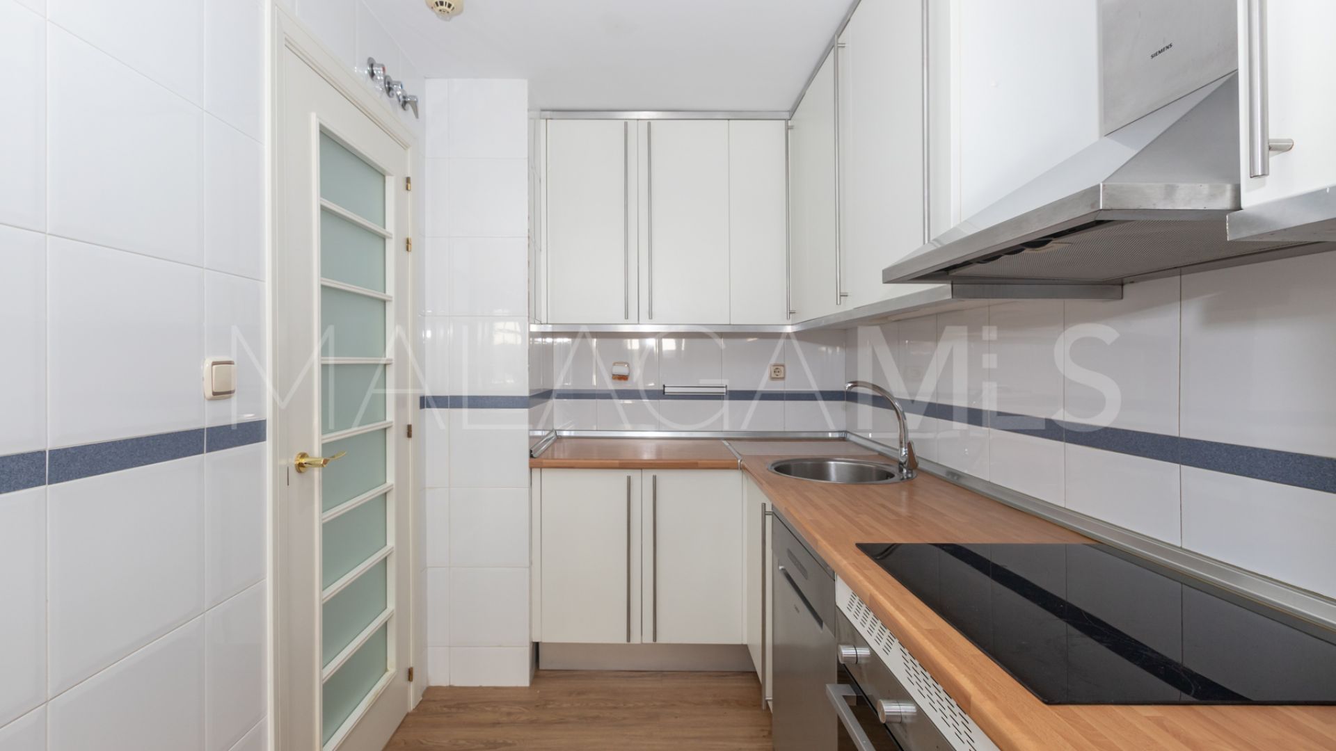 Flat for sale in Estepona Puerto