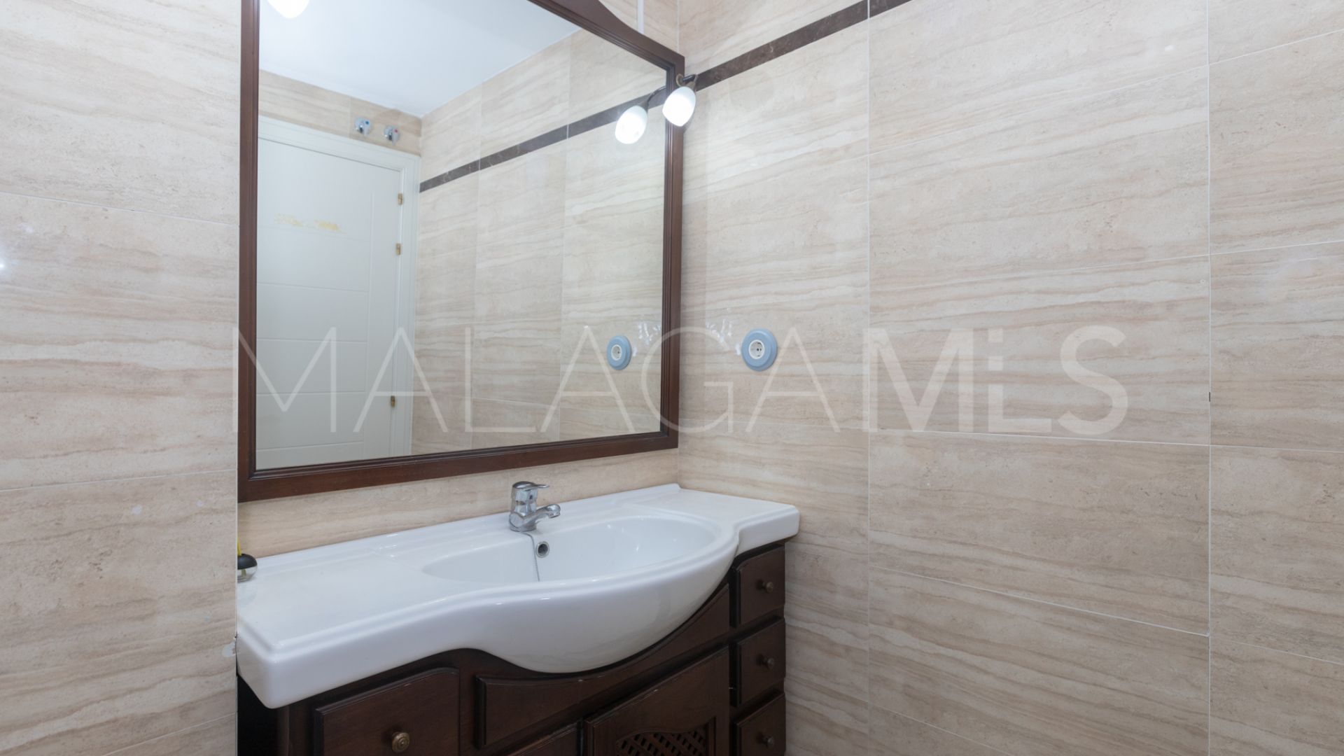 Flat for sale in Estepona Puerto