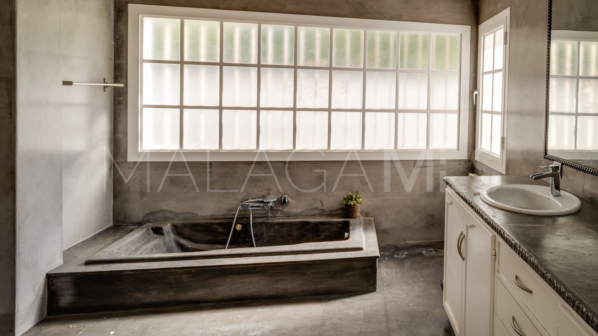 Villa for sale in Paraiso Alto