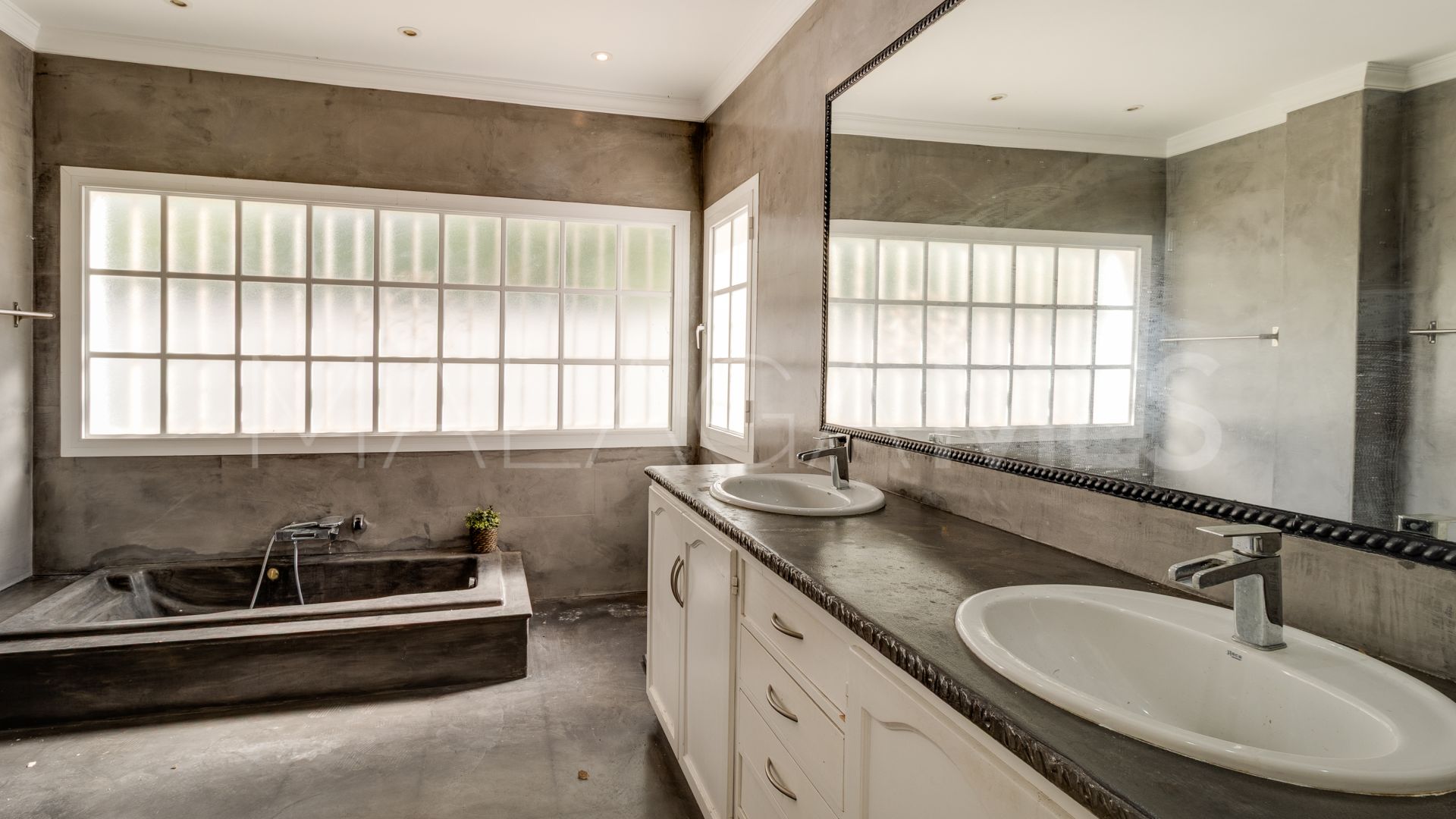 Villa for sale in Paraiso Alto