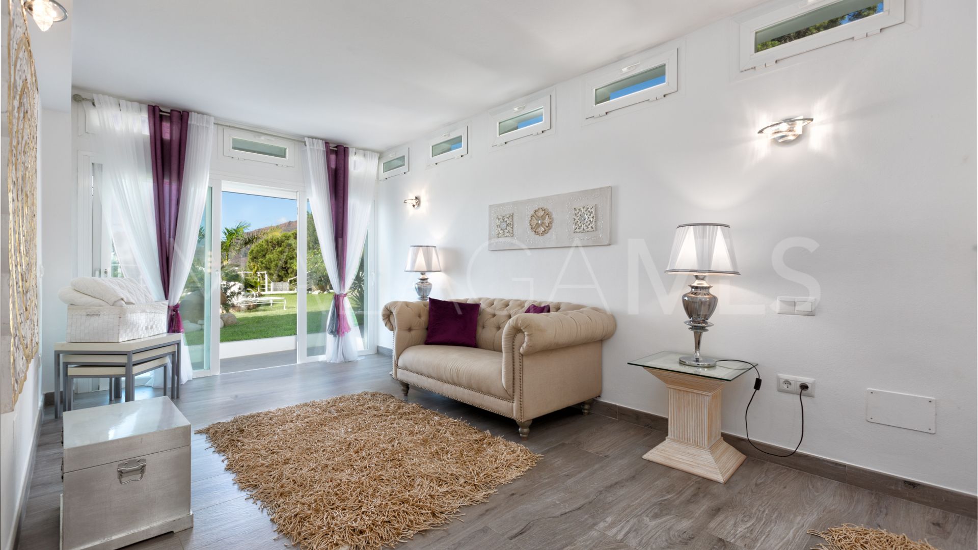 Villa for sale in Los Reales - Sierra Estepona with 6 bedrooms