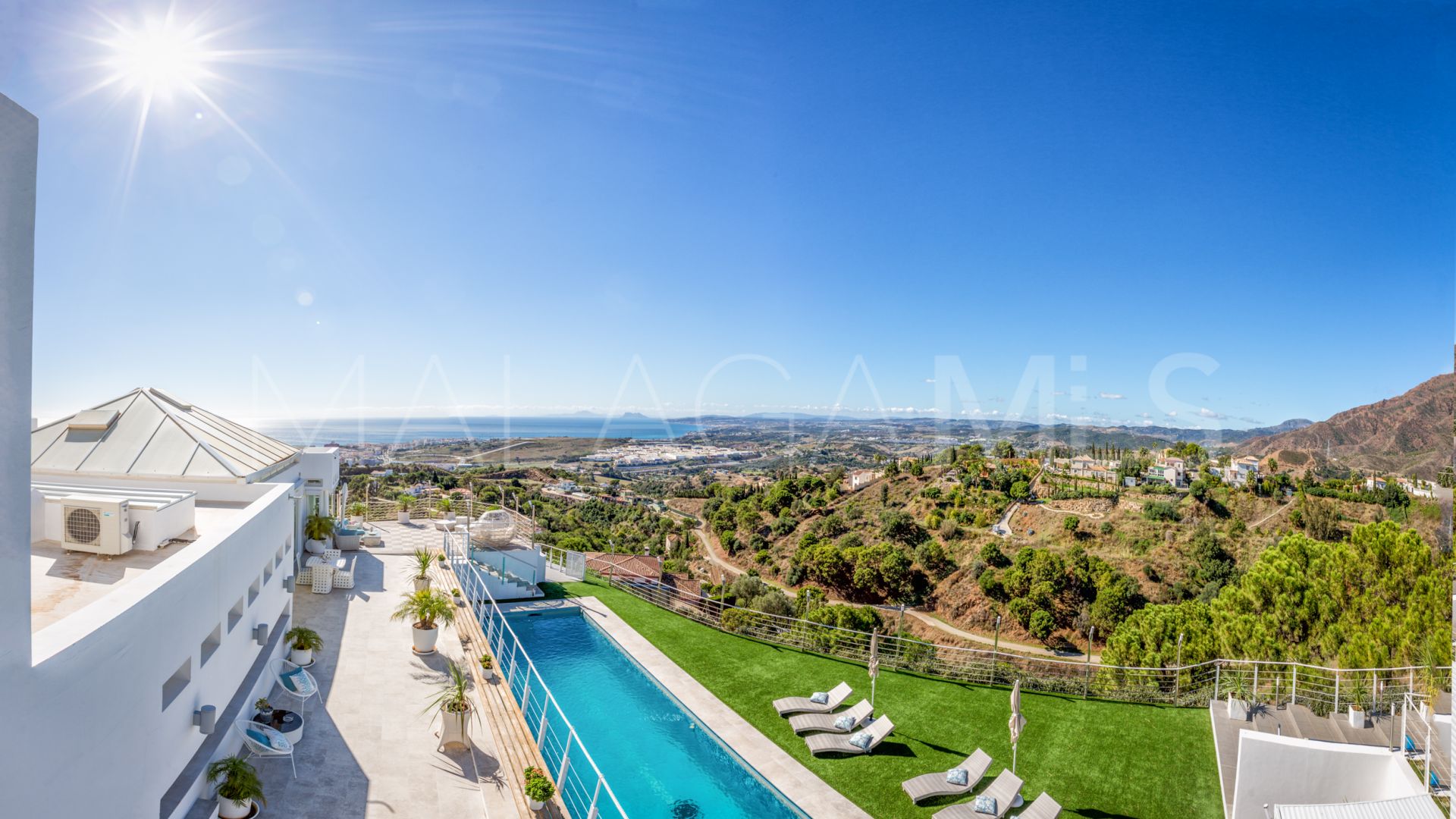 Villa for sale in Los Reales - Sierra Estepona with 6 bedrooms