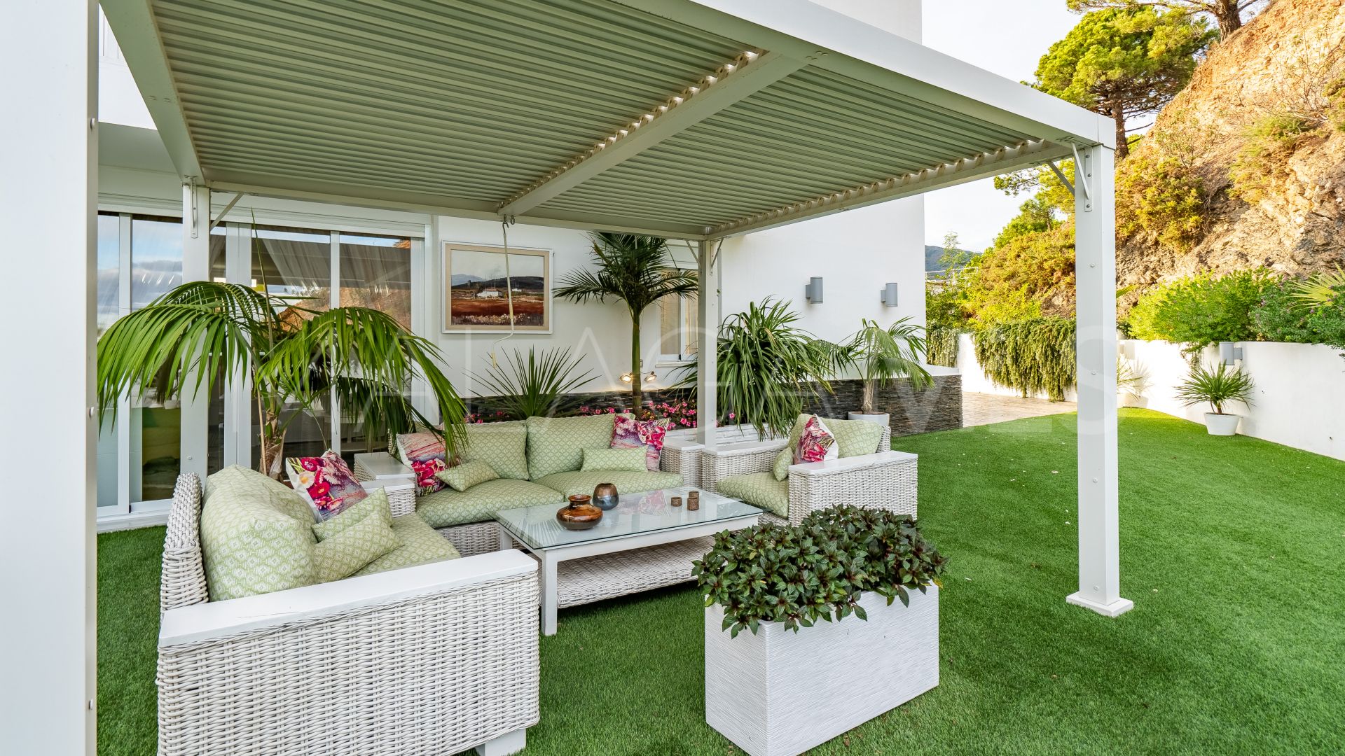 Villa for sale in Los Reales - Sierra Estepona with 6 bedrooms