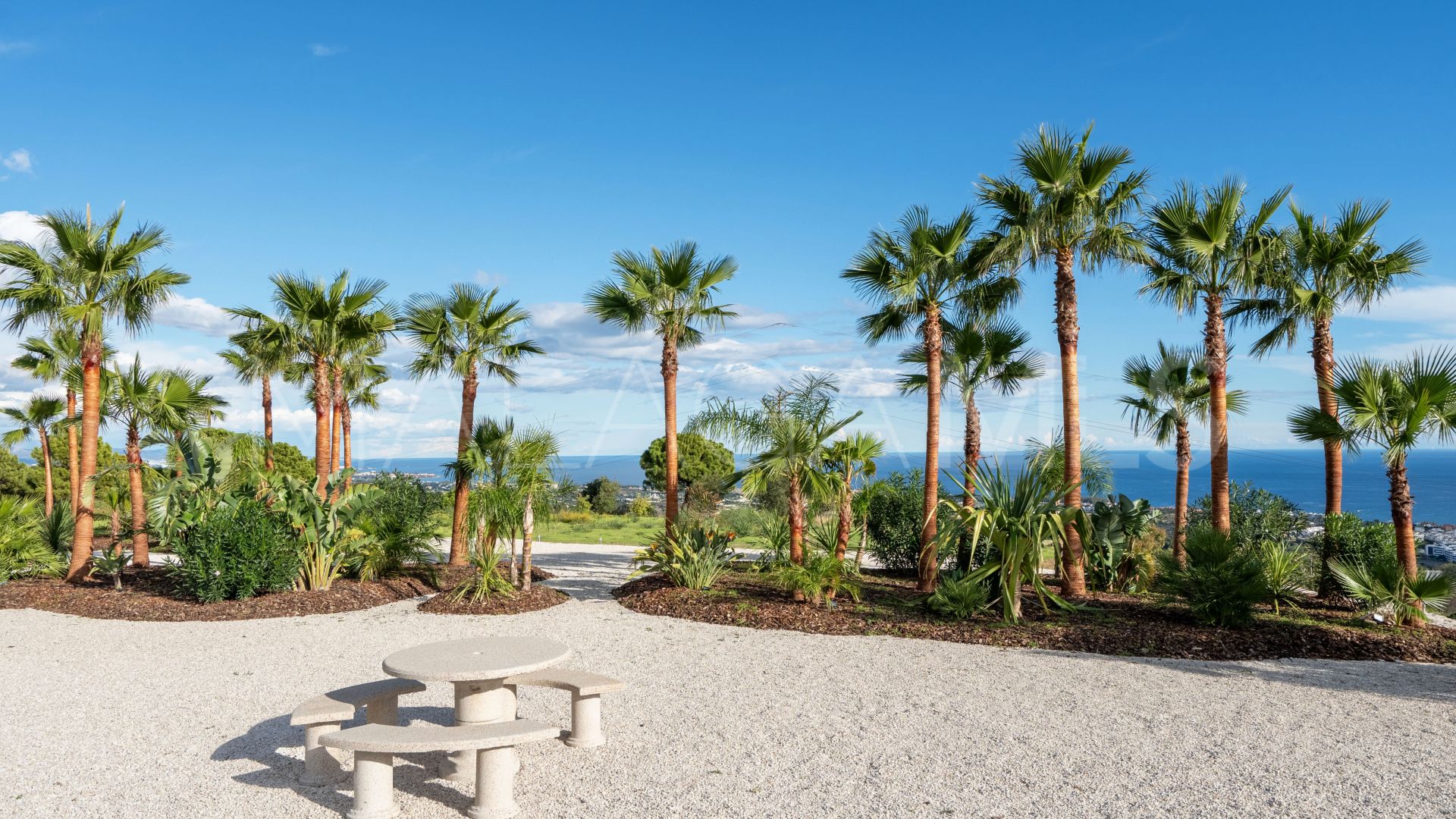 Villa for sale in Los Reales - Sierra Estepona with 6 bedrooms