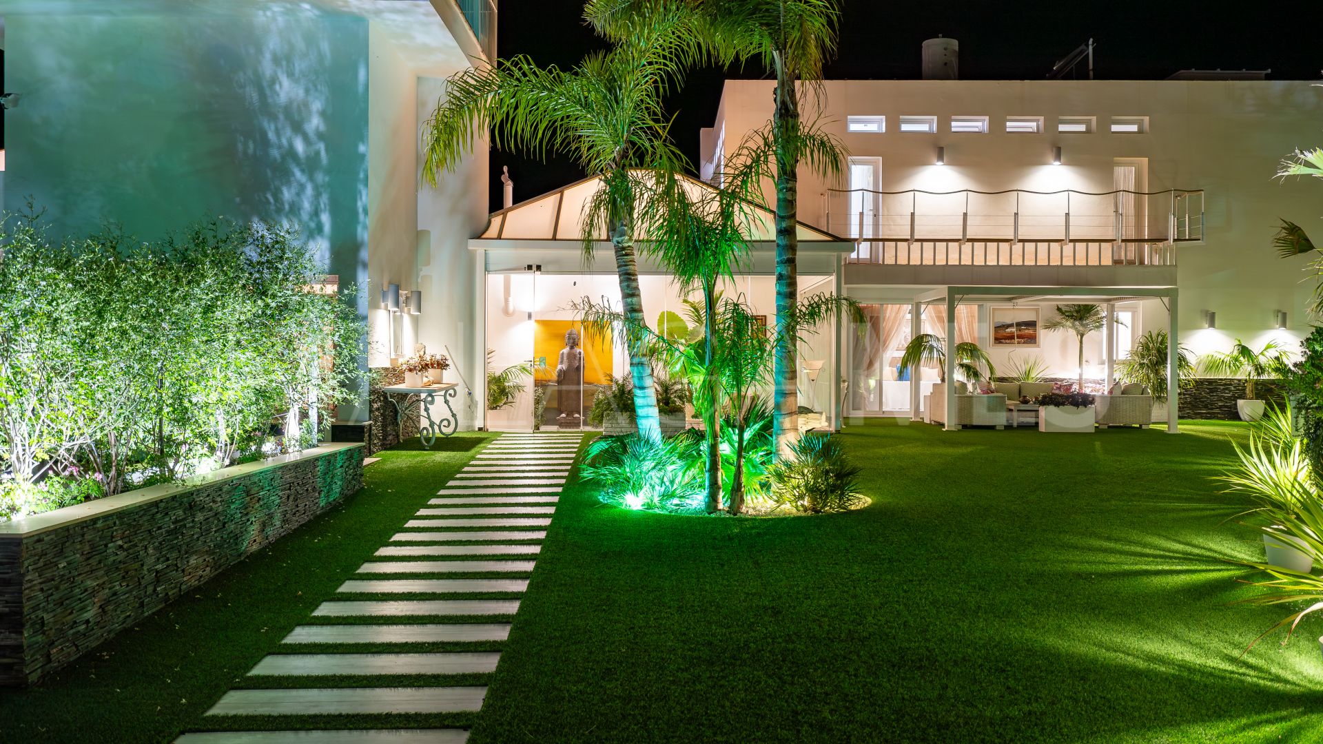 Villa for sale in Los Reales - Sierra Estepona with 6 bedrooms