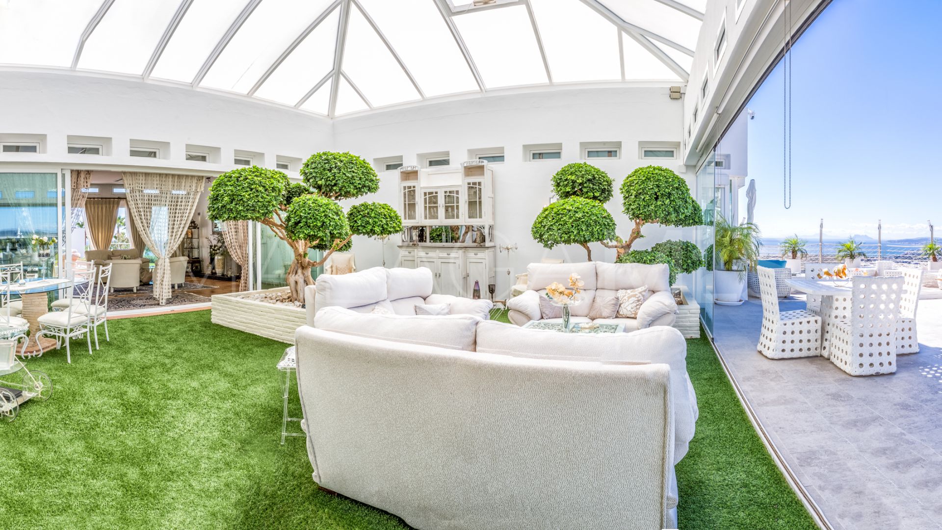 Villa for sale in Los Reales - Sierra Estepona with 6 bedrooms