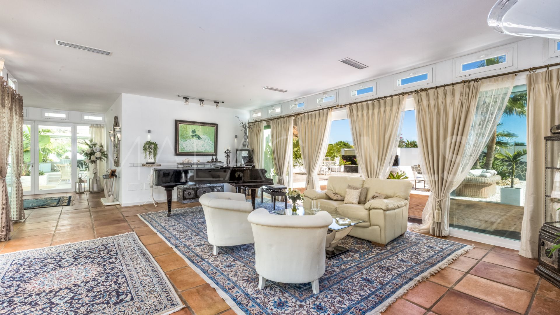 Villa for sale in Los Reales - Sierra Estepona with 6 bedrooms