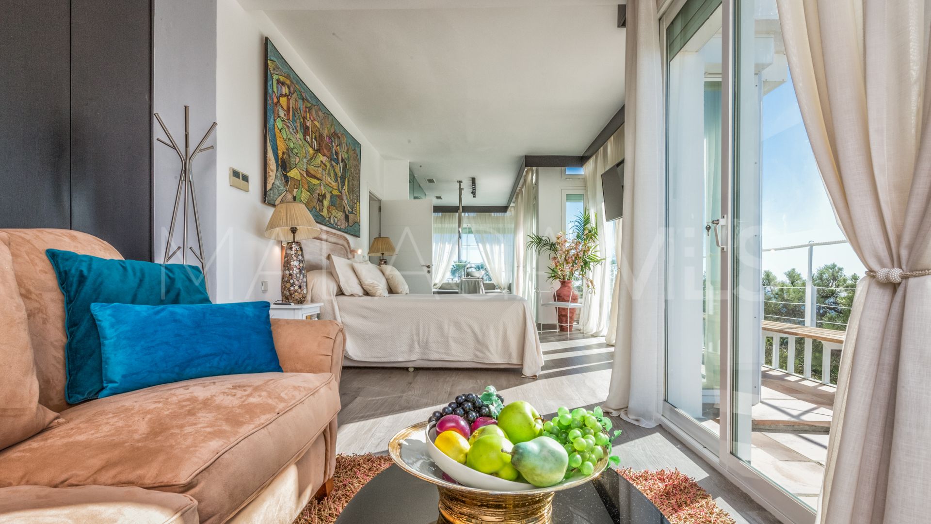 Villa for sale in Los Reales - Sierra Estepona with 6 bedrooms