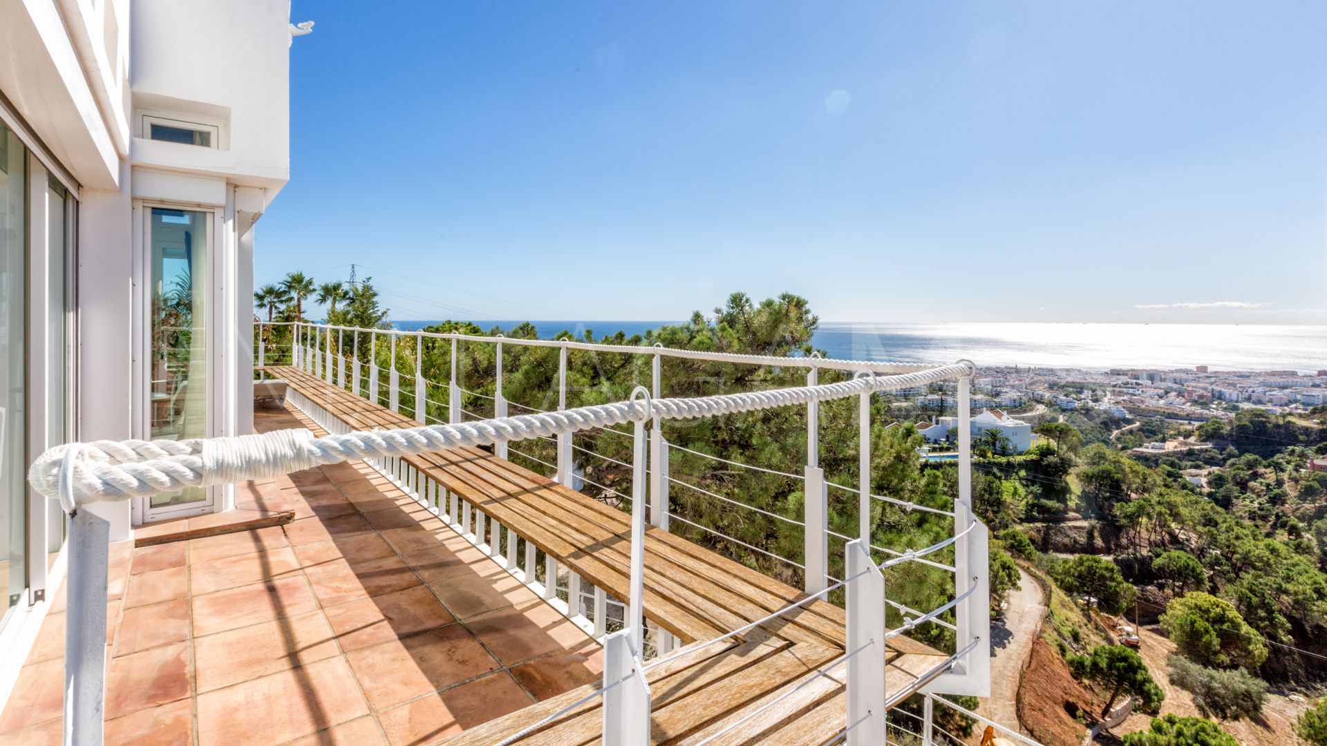 Villa for sale in Los Reales - Sierra Estepona with 6 bedrooms