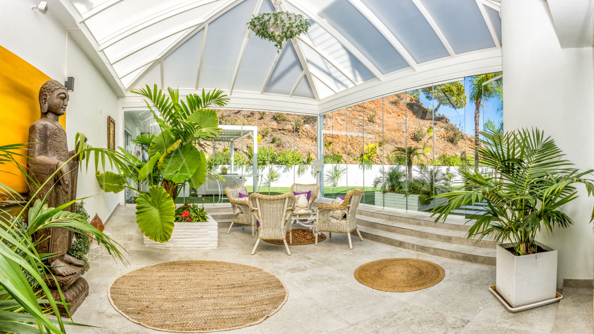 Villa for sale in Los Reales - Sierra Estepona with 6 bedrooms