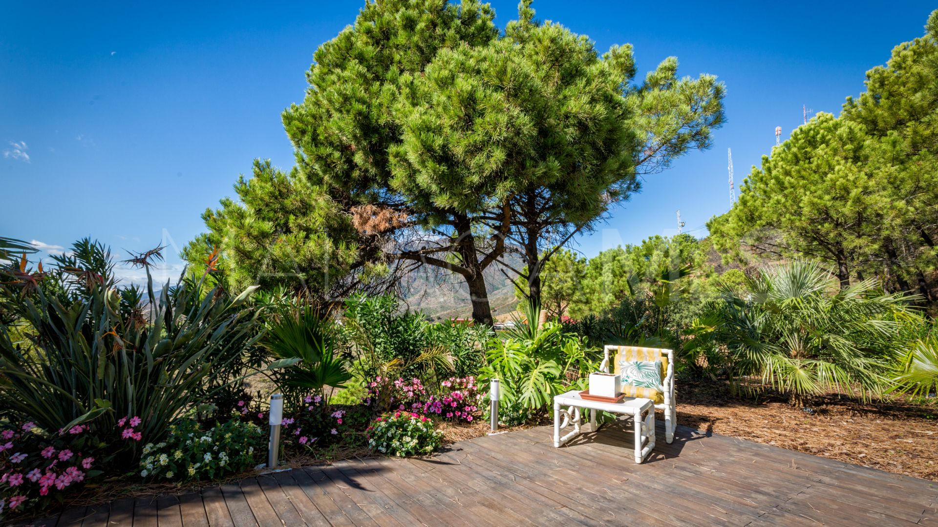 Villa for sale in Los Reales - Sierra Estepona