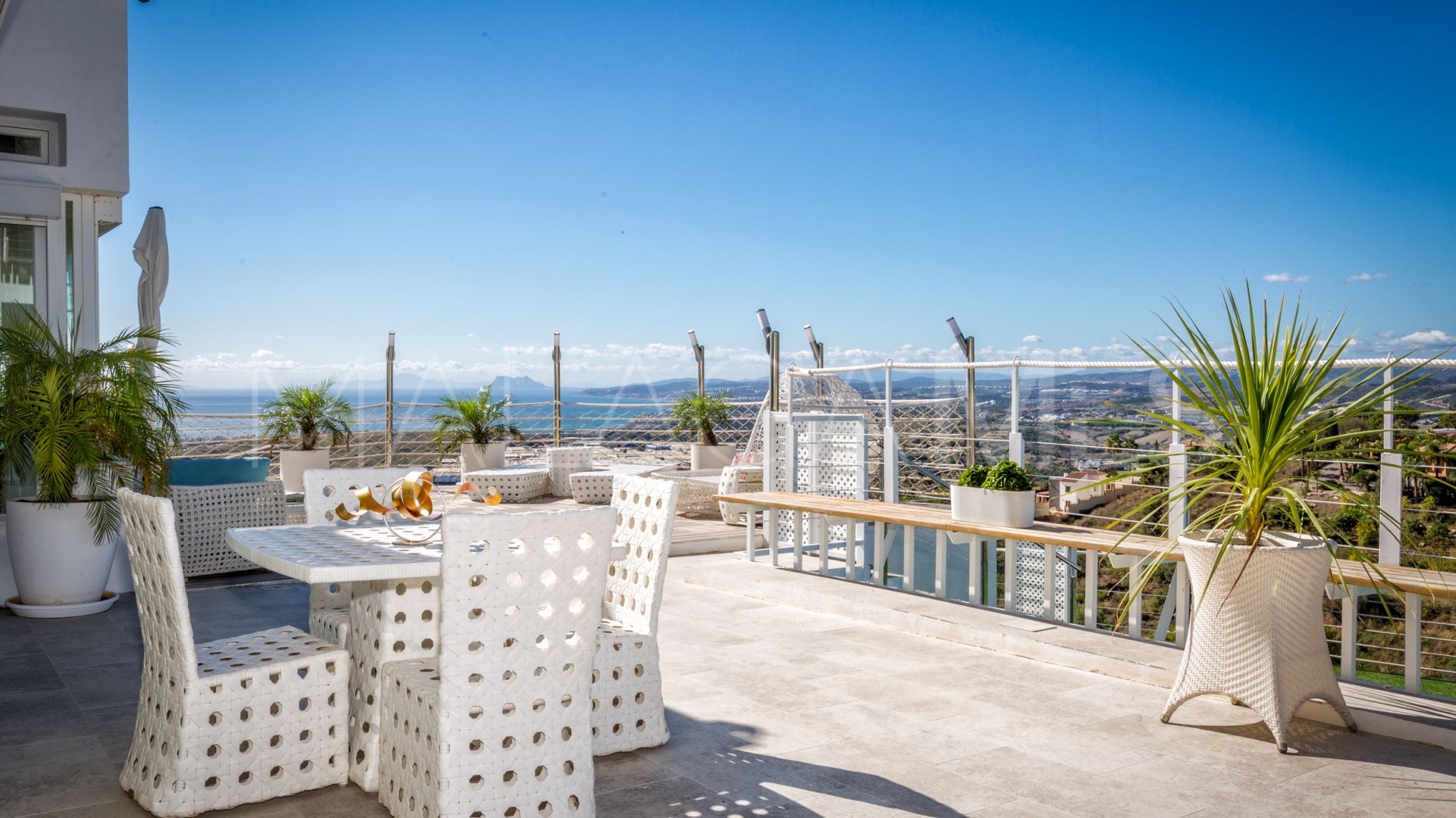 Villa for sale in Los Reales - Sierra Estepona with 6 bedrooms