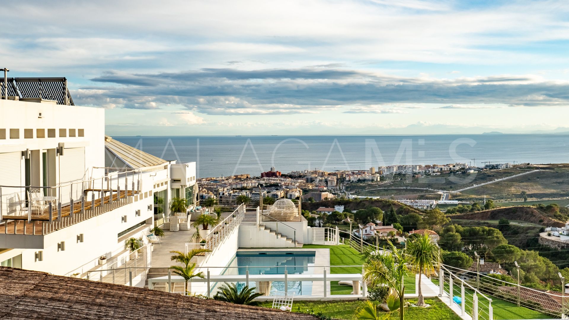 Villa for sale in Los Reales - Sierra Estepona with 6 bedrooms