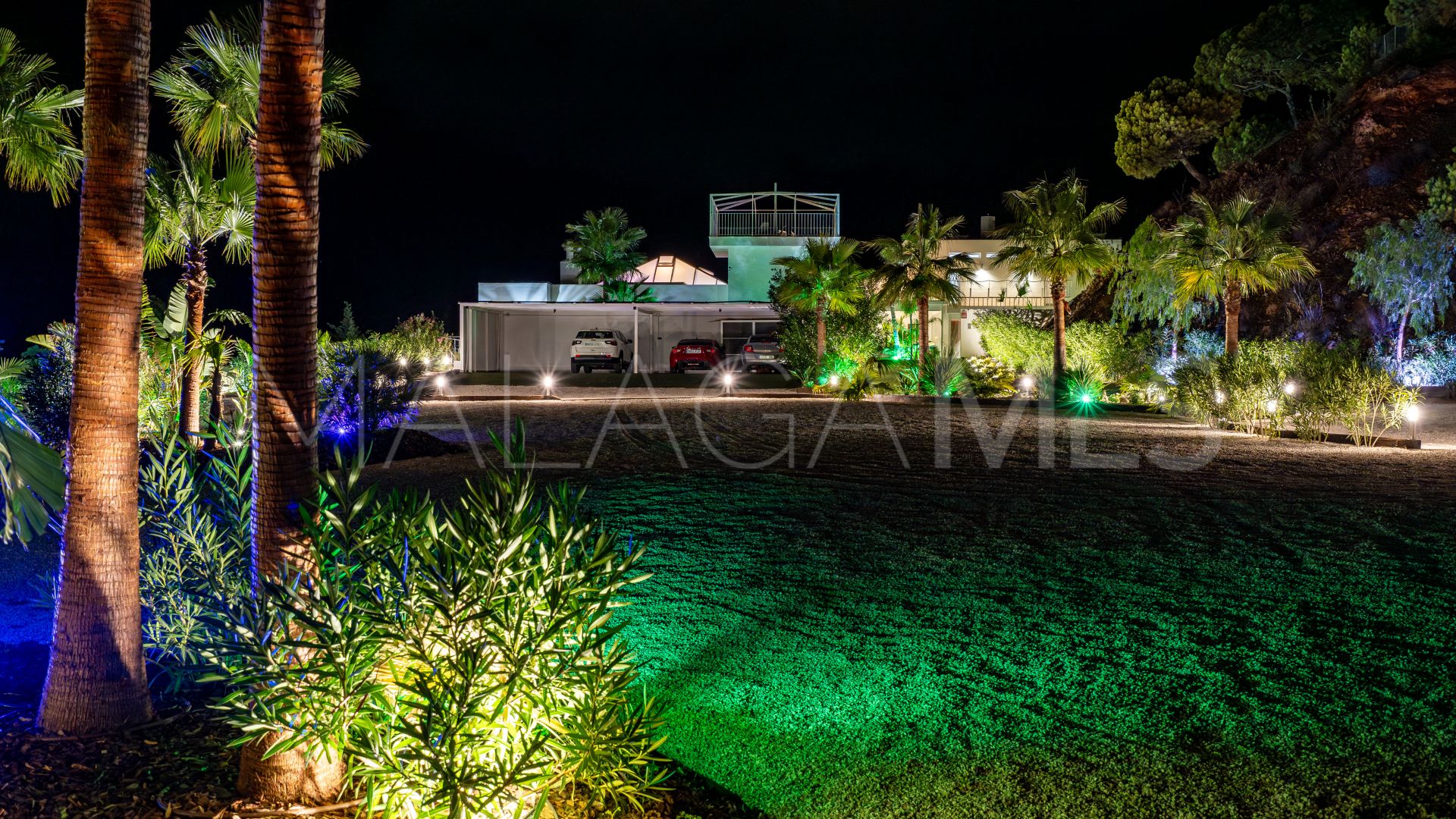 Villa for sale in Los Reales - Sierra Estepona with 6 bedrooms