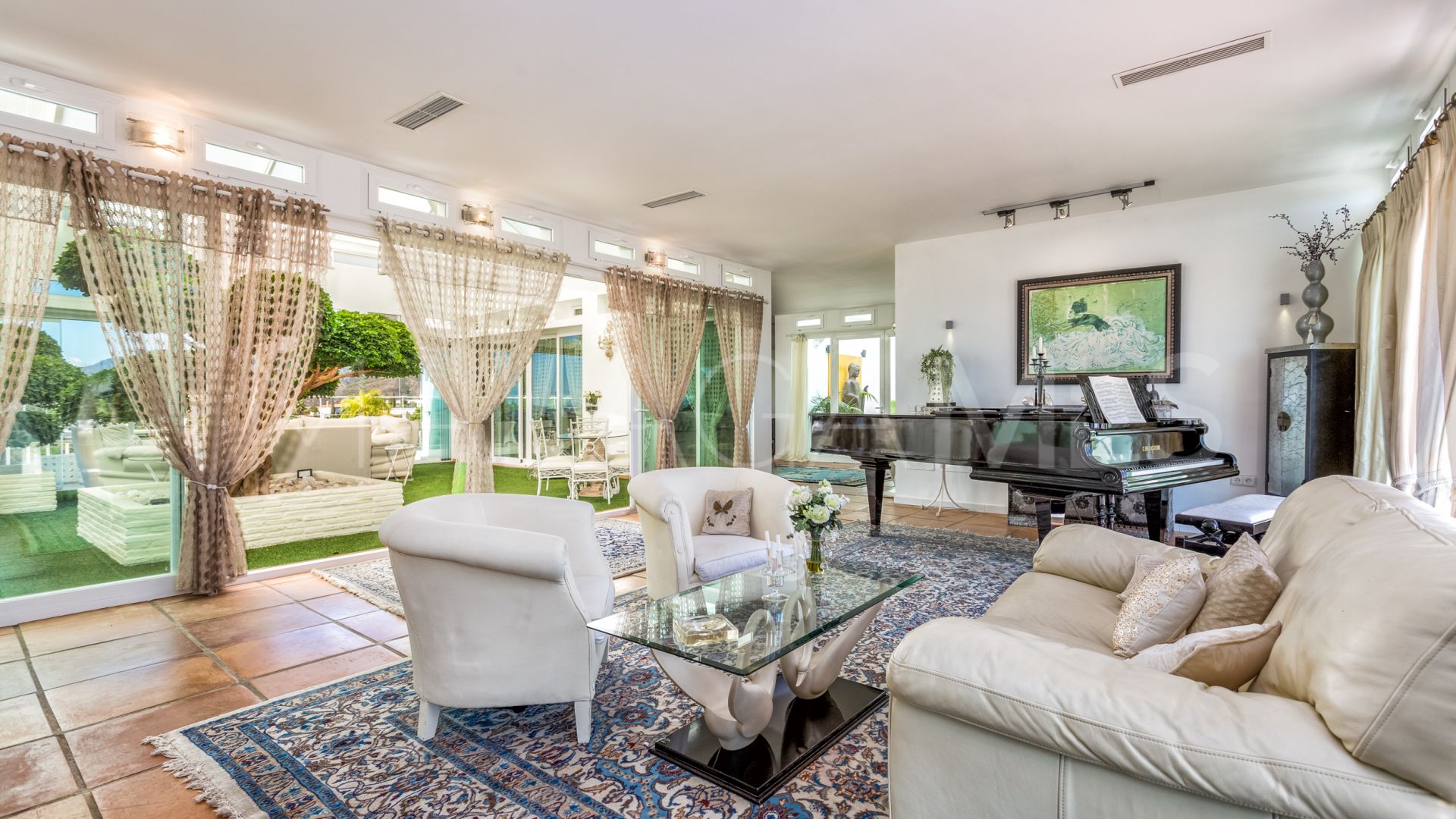 Villa for sale in Los Reales - Sierra Estepona with 6 bedrooms