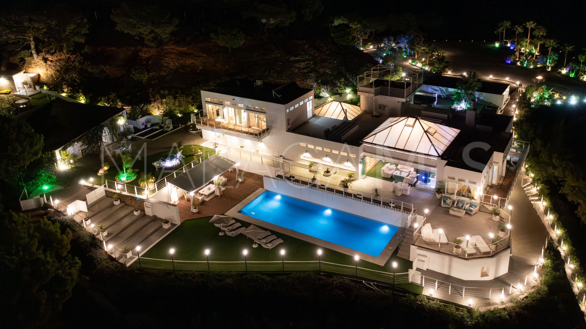 Villa for sale in Los Reales - Sierra Estepona with 6 bedrooms