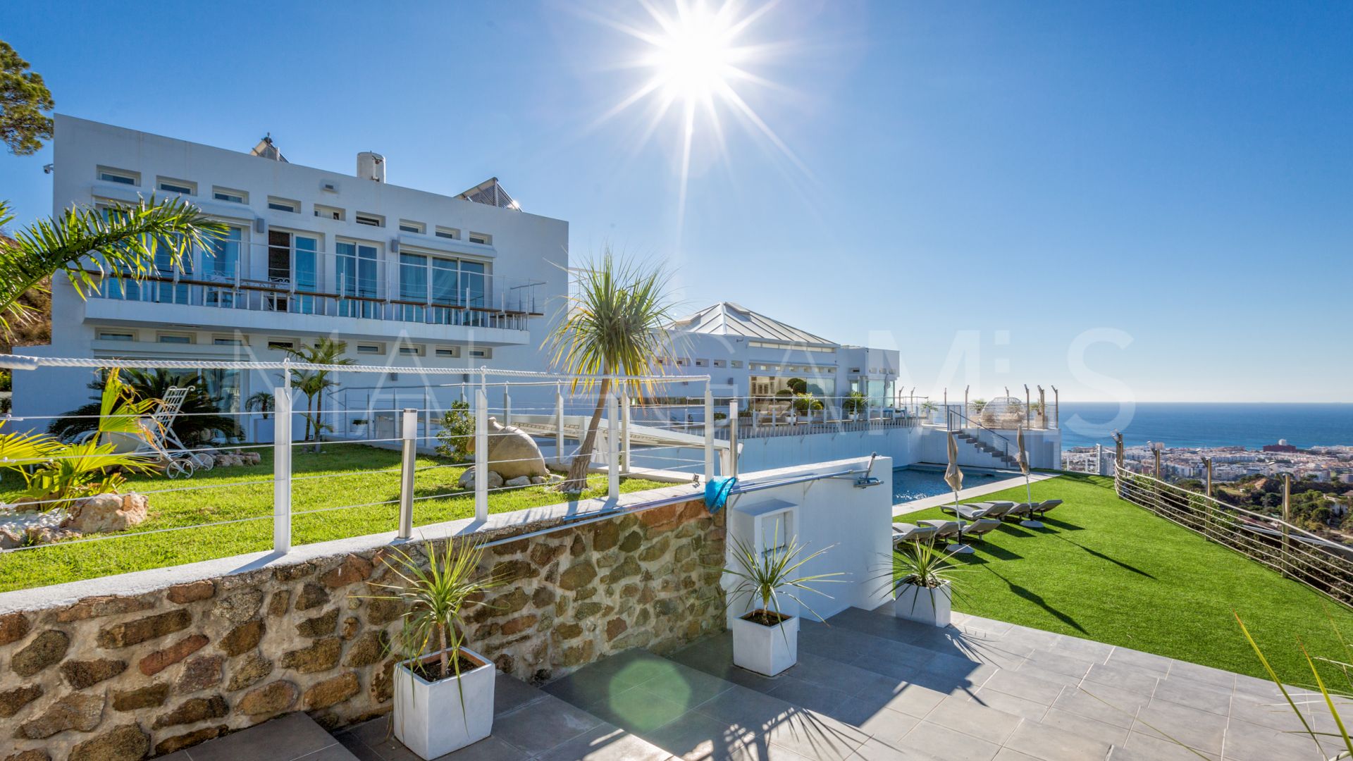 Villa for sale in Los Reales - Sierra Estepona with 6 bedrooms