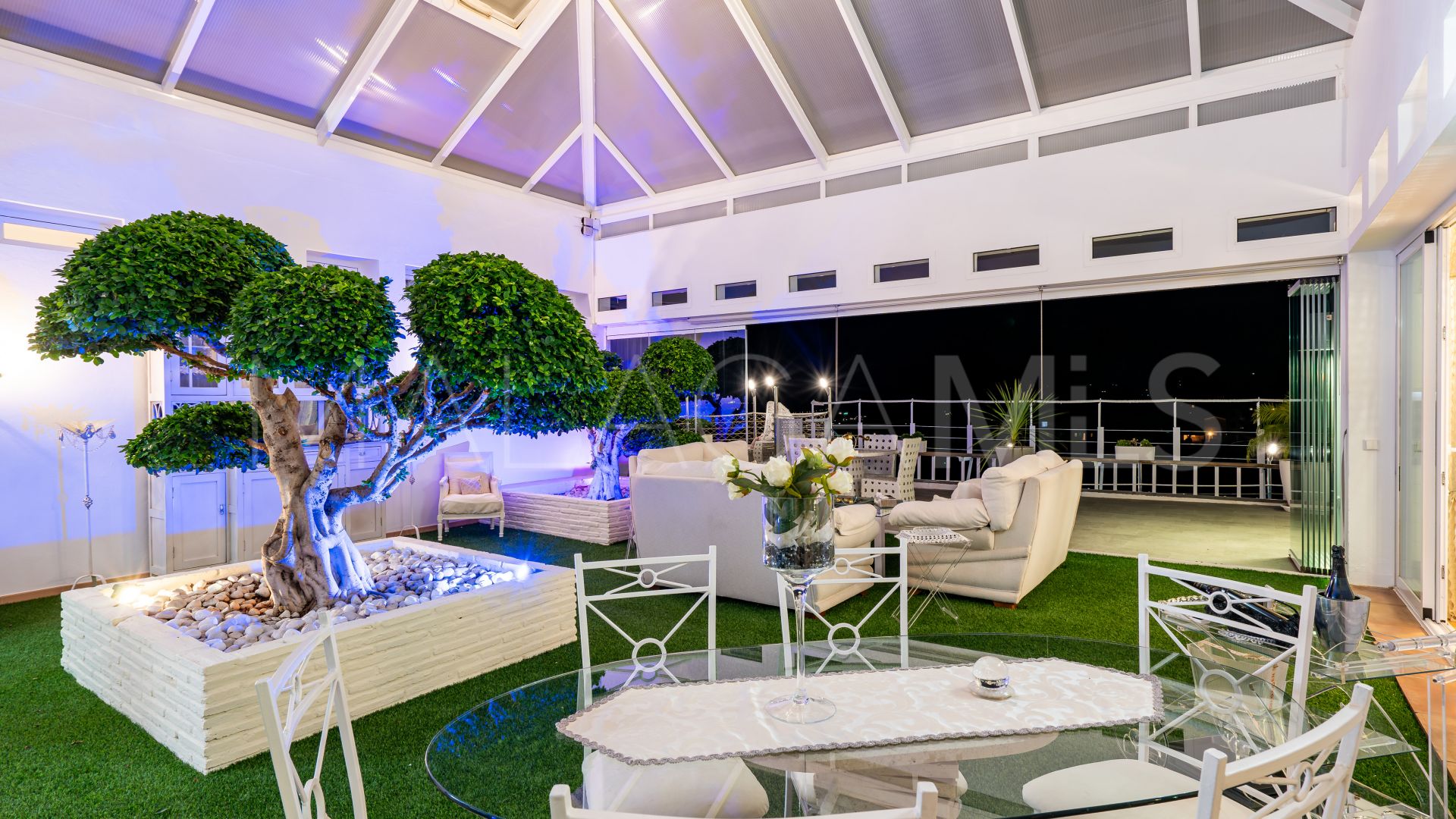 Villa for sale in Los Reales - Sierra Estepona with 6 bedrooms