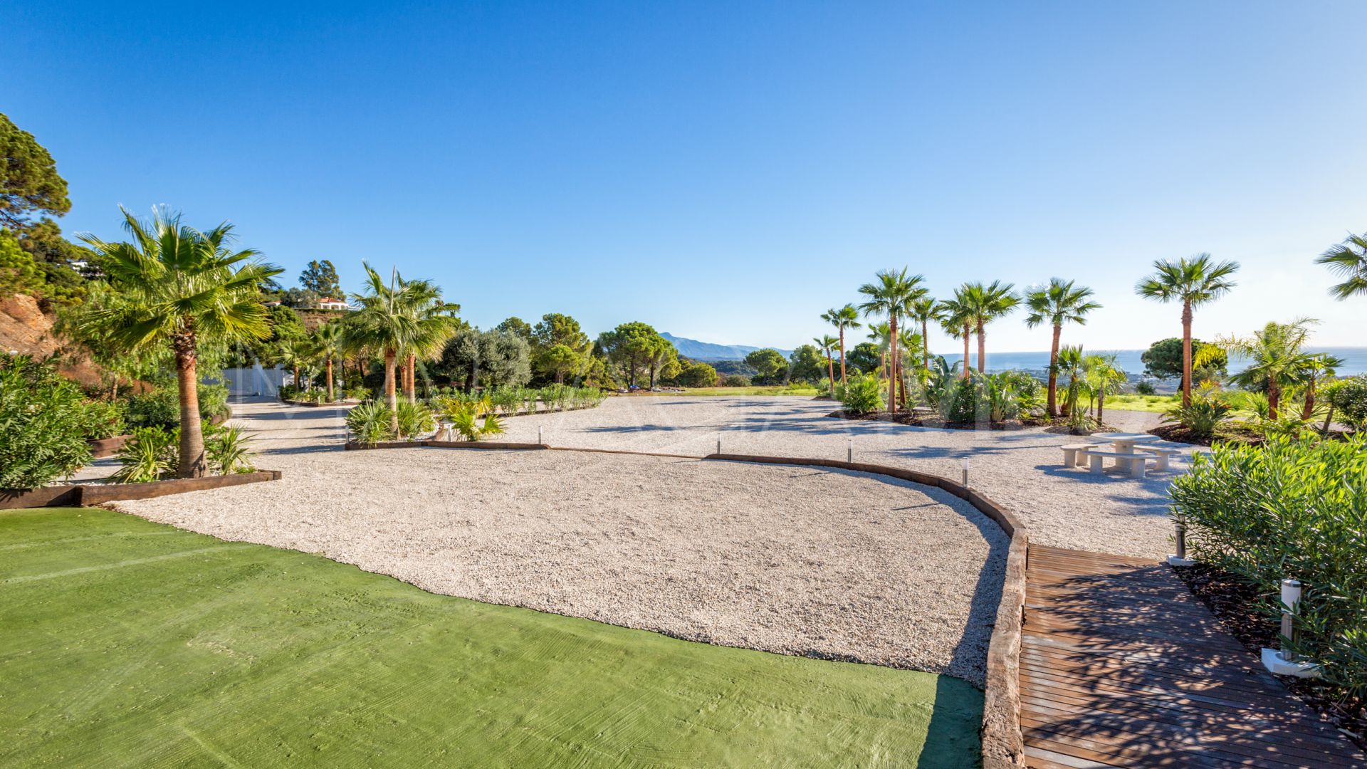 Villa for sale in Los Reales - Sierra Estepona with 6 bedrooms