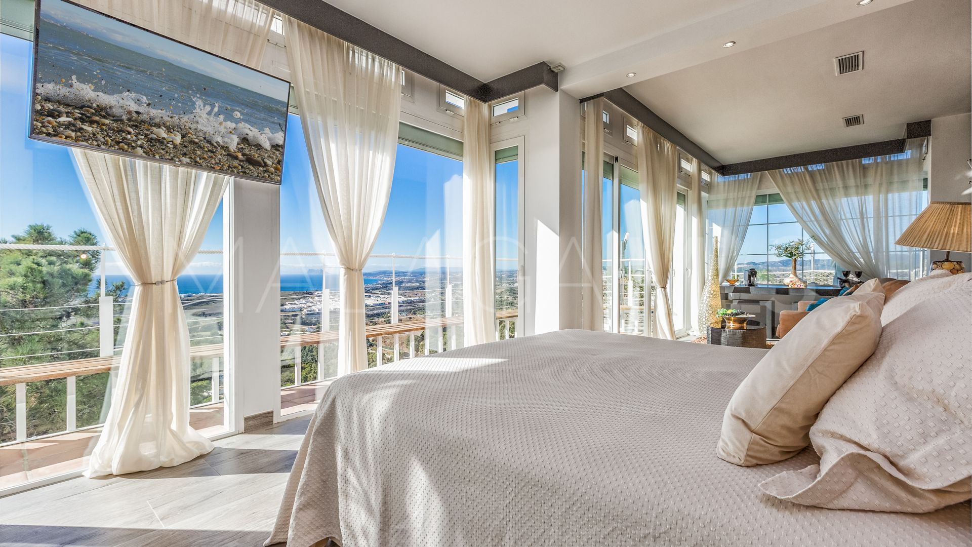 Villa for sale in Los Reales - Sierra Estepona with 6 bedrooms