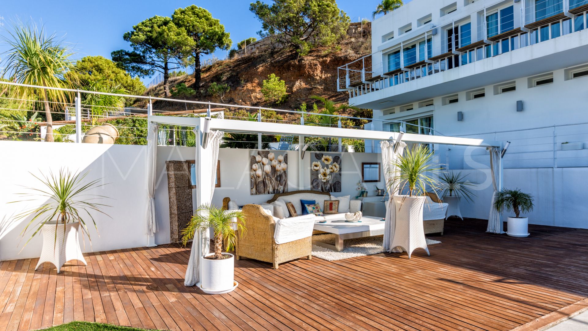 Villa for sale in Los Reales - Sierra Estepona with 6 bedrooms