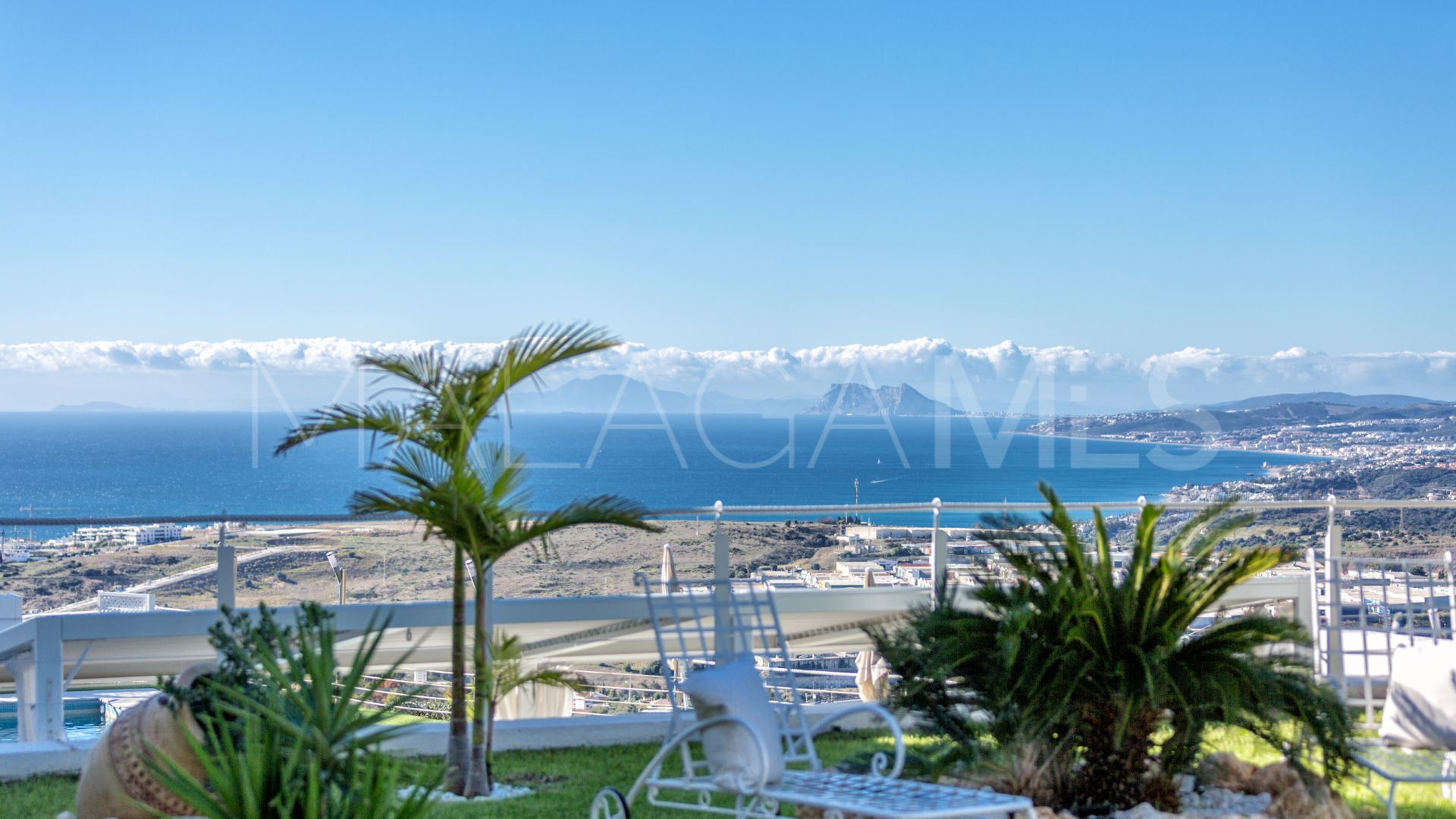 Villa for sale in Los Reales - Sierra Estepona with 6 bedrooms