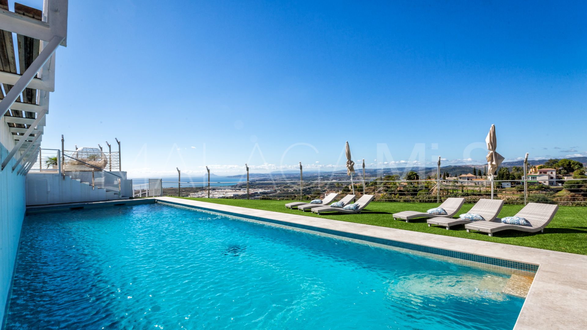 Villa for sale in Los Reales - Sierra Estepona with 6 bedrooms