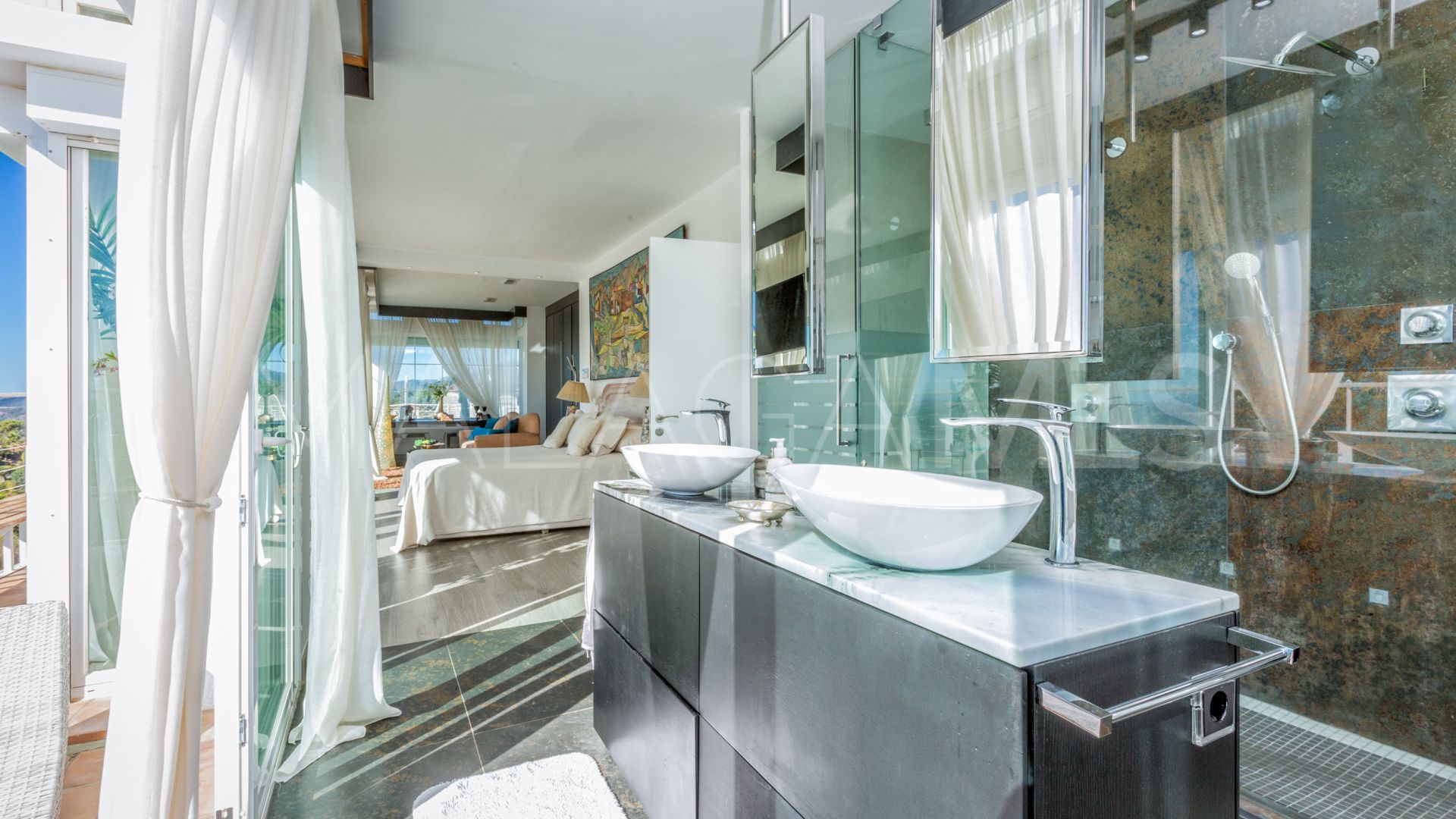 Villa for sale in Los Reales - Sierra Estepona with 6 bedrooms