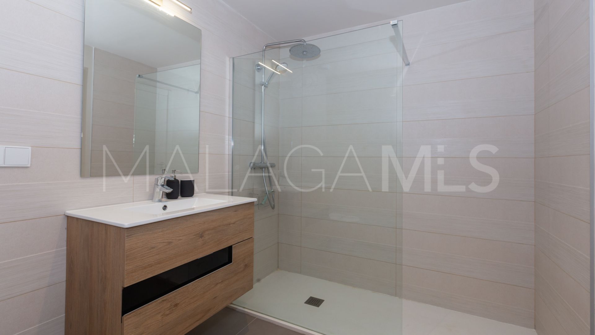 For sale Avda de Andalucia - Sierra de Estepona flat with 3 bedrooms