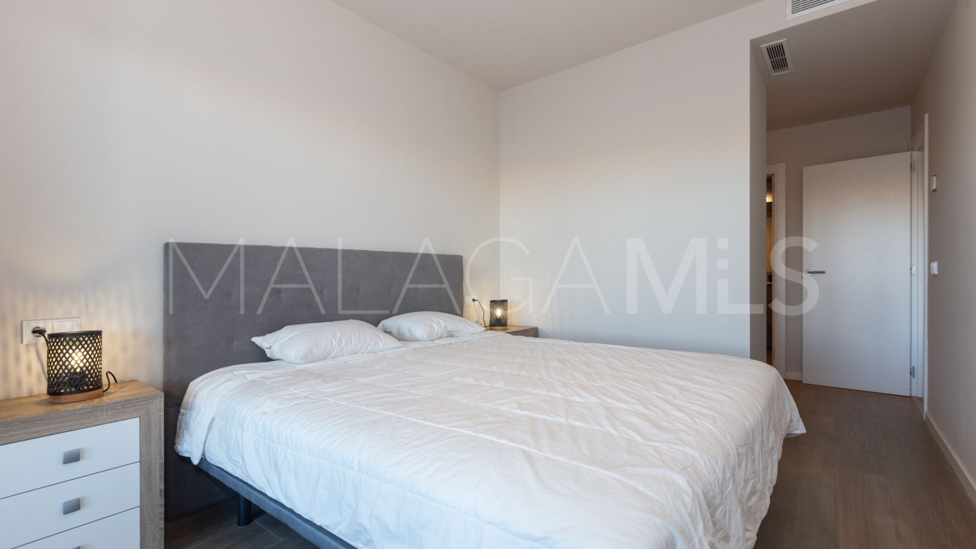 For sale Avda de Andalucia - Sierra de Estepona flat with 3 bedrooms