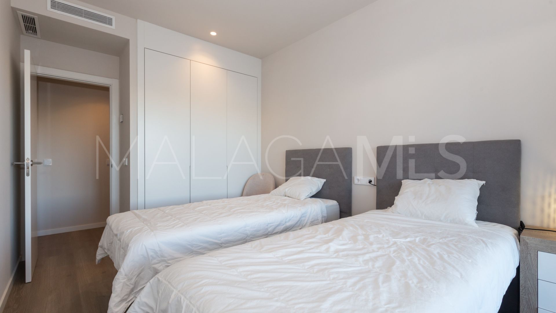 For sale Avda de Andalucia - Sierra de Estepona flat with 3 bedrooms