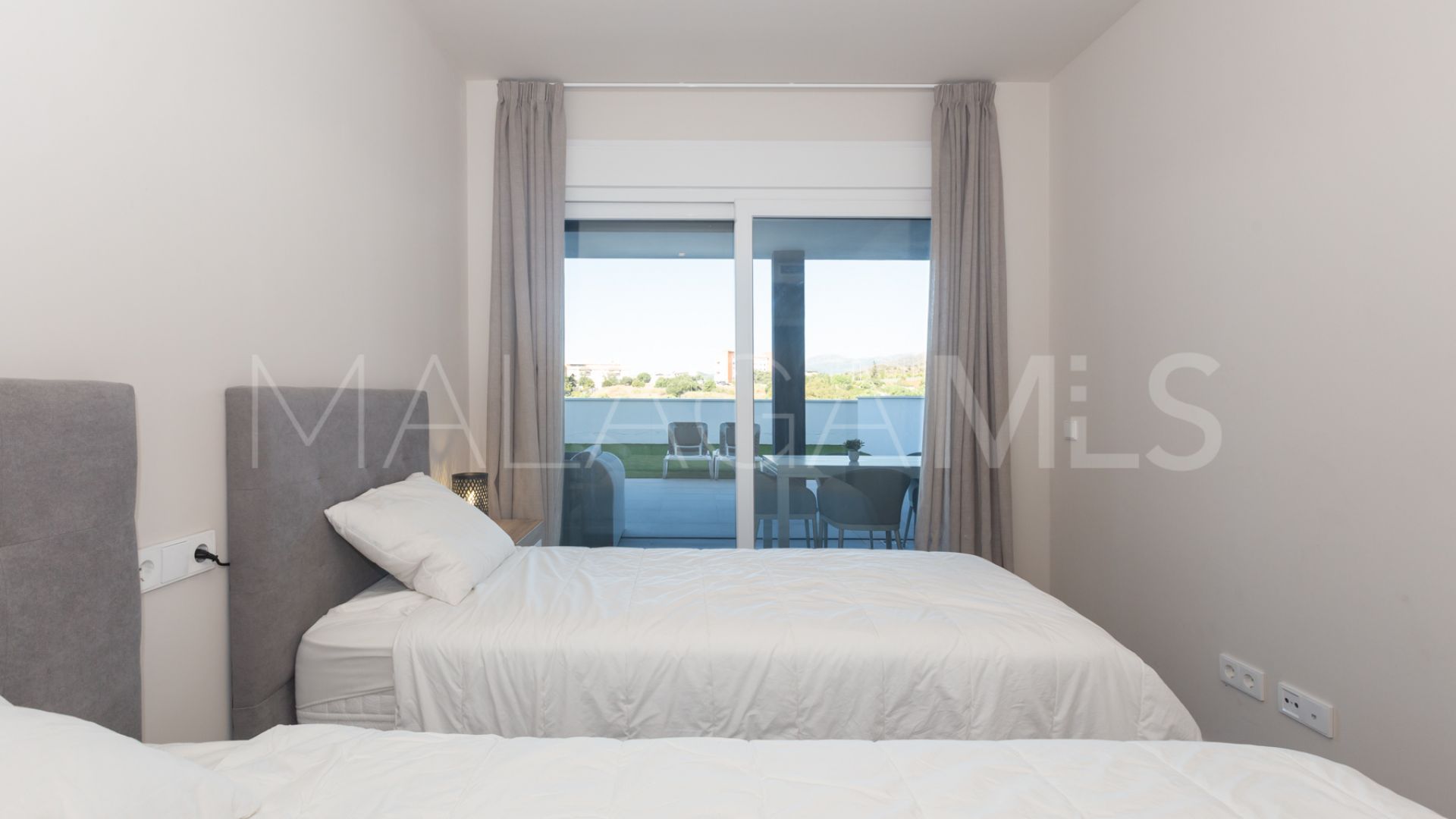 For sale Avda de Andalucia - Sierra de Estepona flat with 3 bedrooms