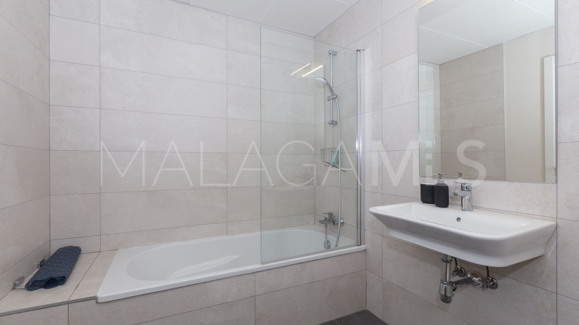 For sale Avda de Andalucia - Sierra de Estepona flat with 3 bedrooms