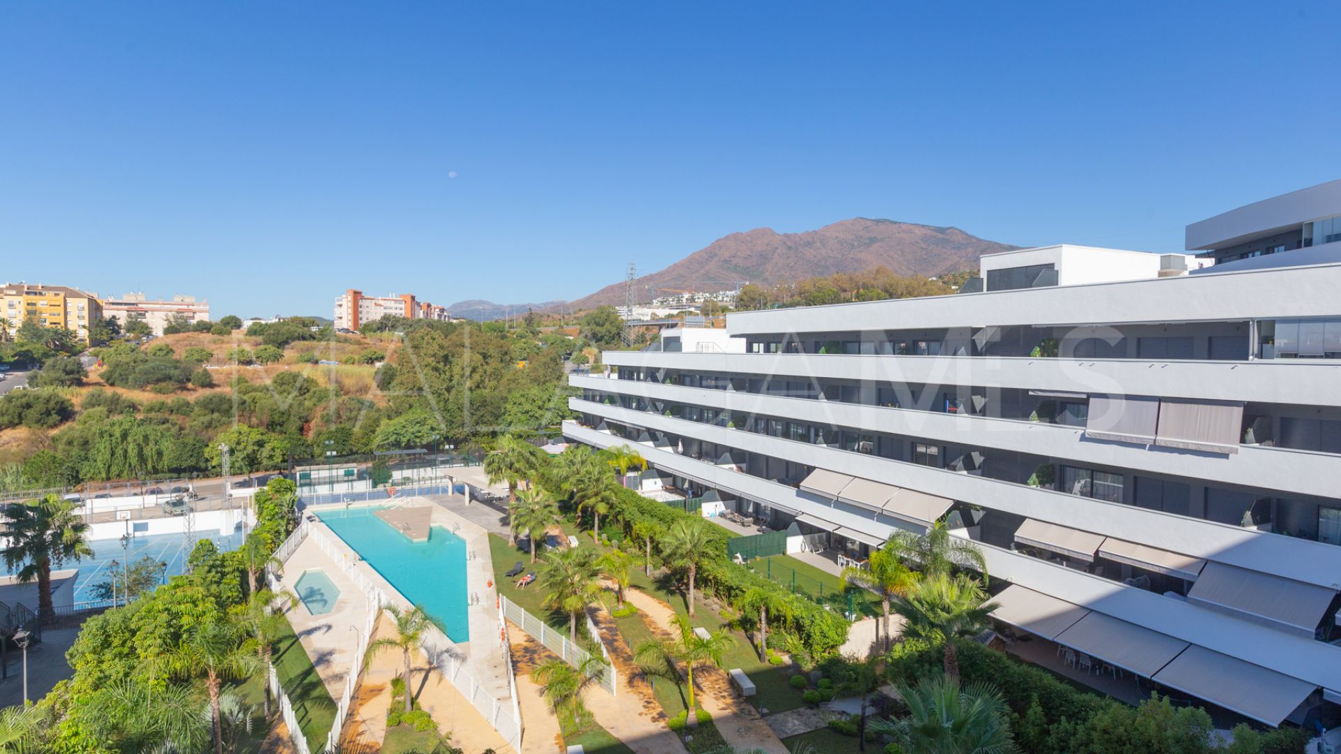 For sale Avda de Andalucia - Sierra de Estepona flat with 3 bedrooms