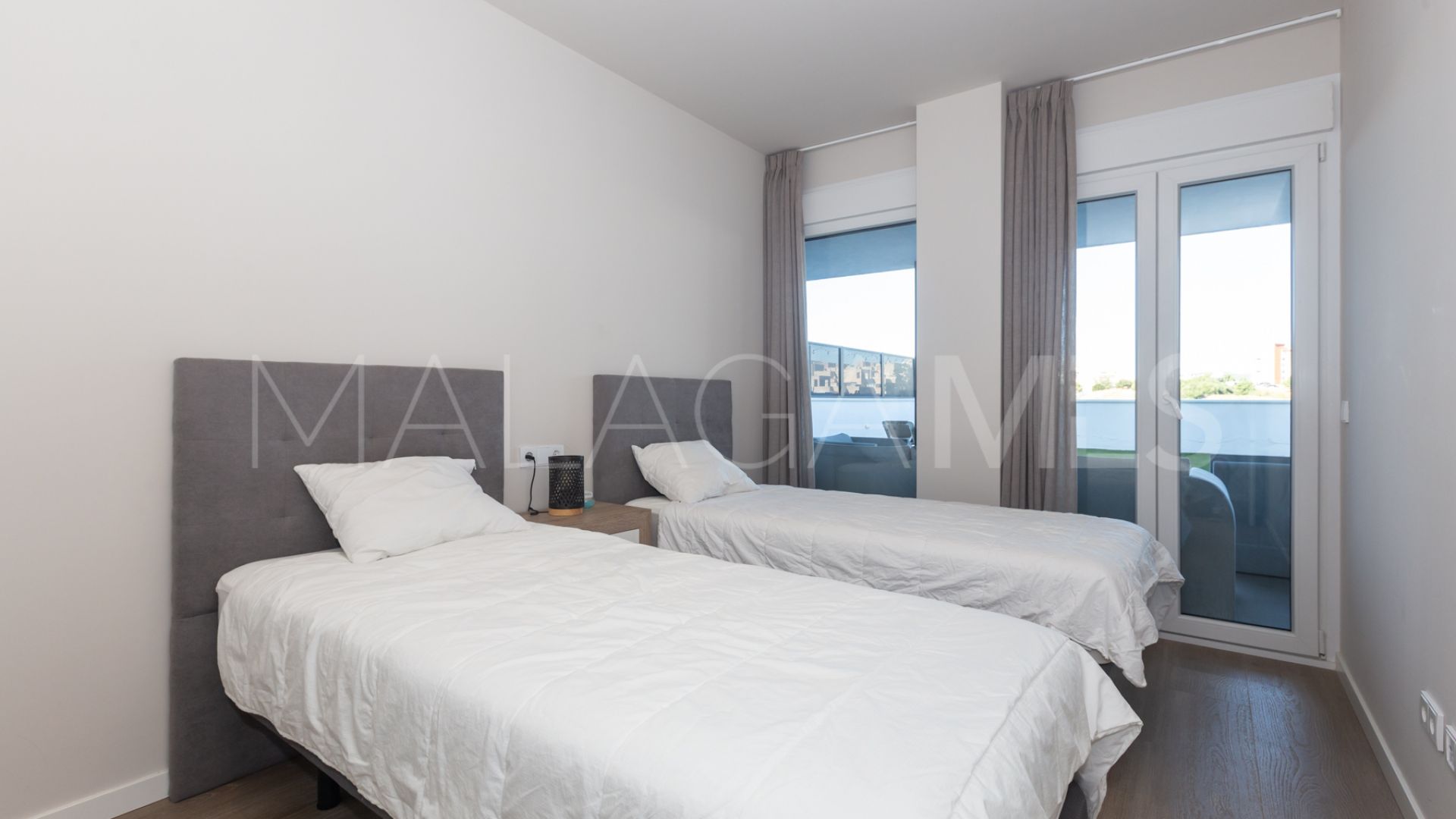 For sale Avda de Andalucia - Sierra de Estepona flat with 3 bedrooms