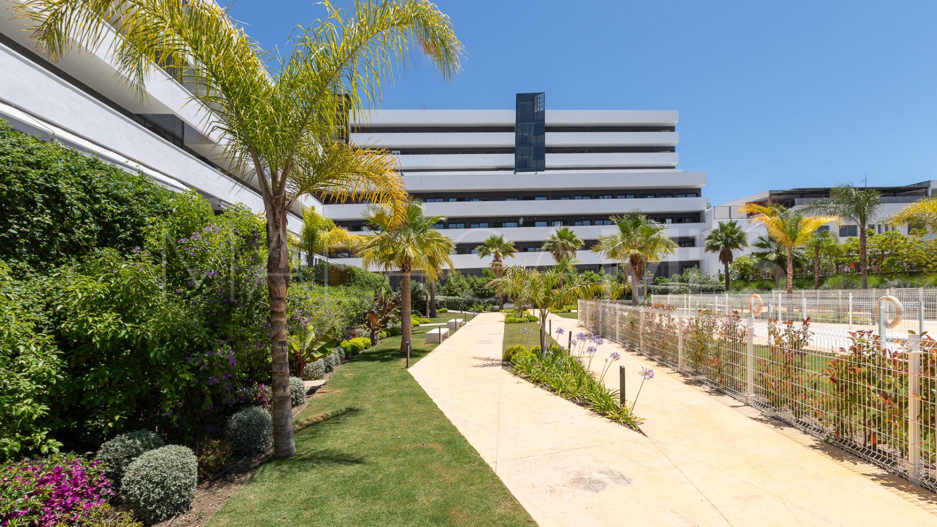 For sale Avda de Andalucia - Sierra de Estepona flat with 3 bedrooms