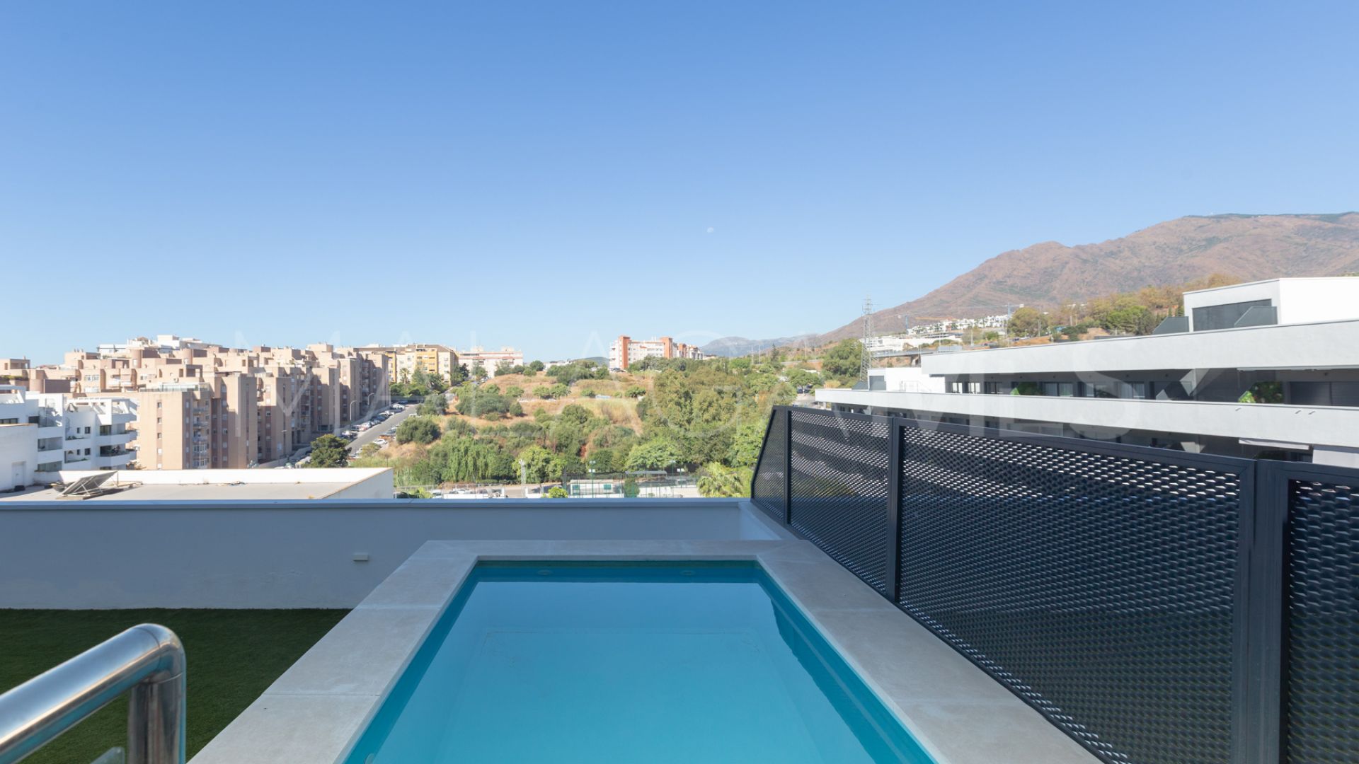 For sale Avda de Andalucia - Sierra de Estepona flat with 3 bedrooms