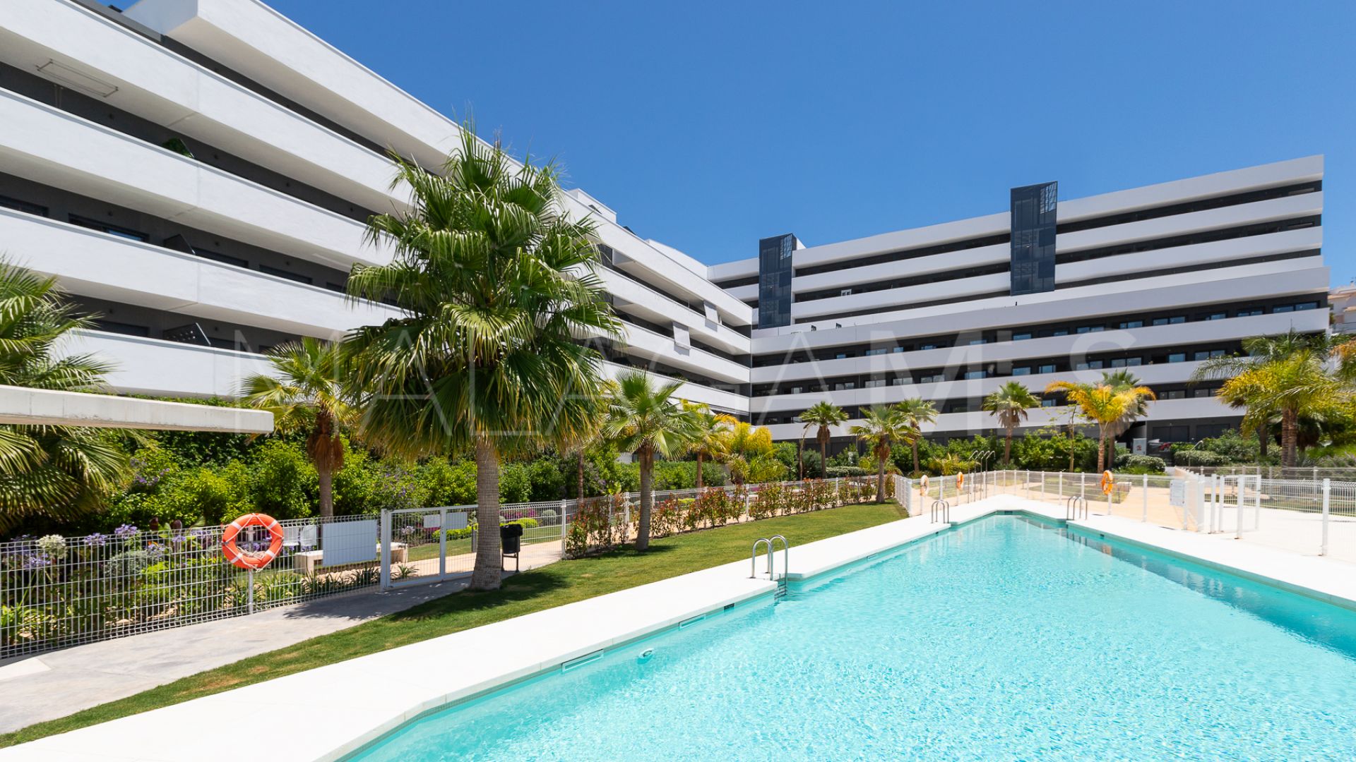 For sale Avda de Andalucia - Sierra de Estepona flat with 3 bedrooms