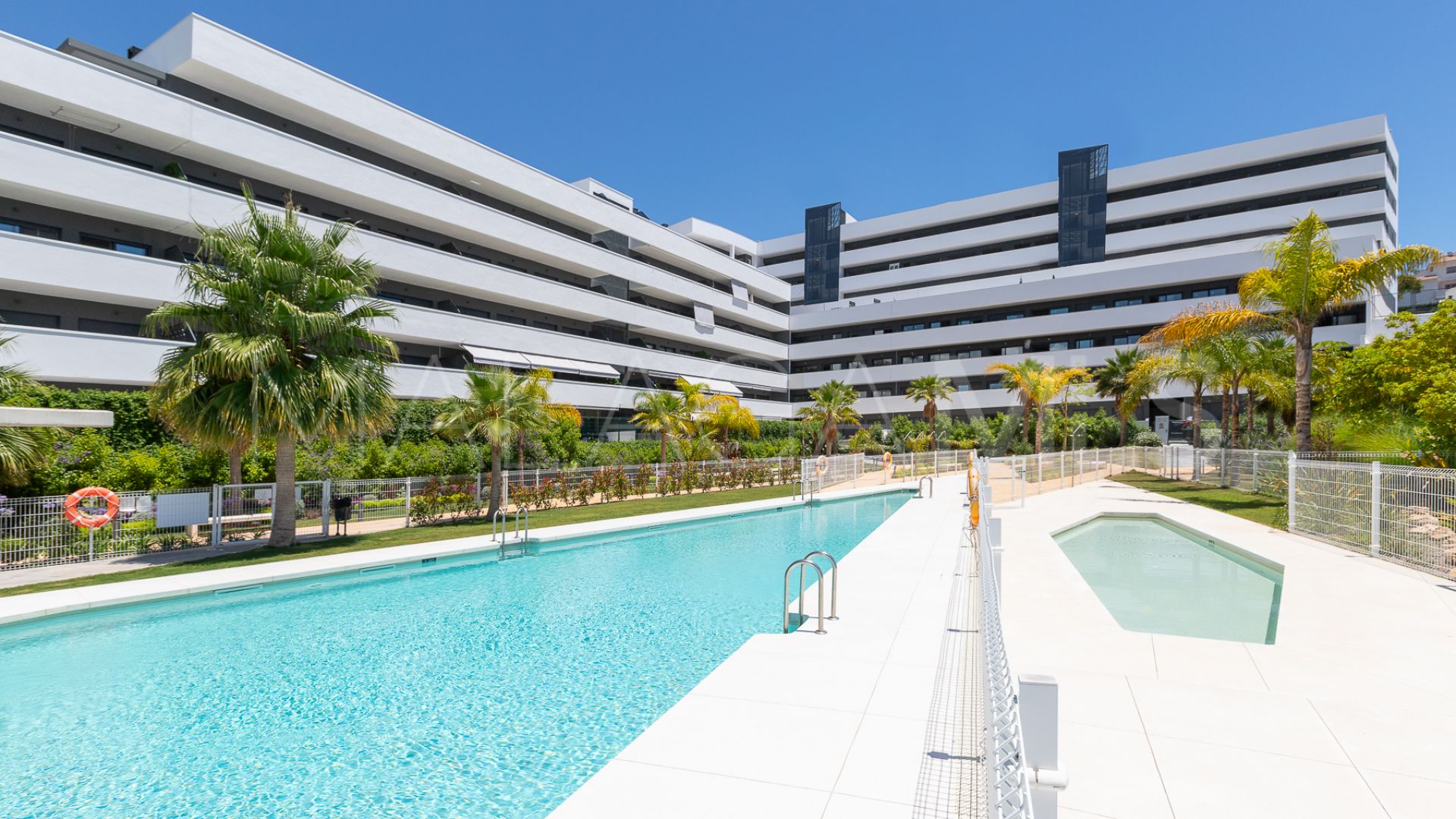 For sale Avda de Andalucia - Sierra de Estepona flat with 3 bedrooms