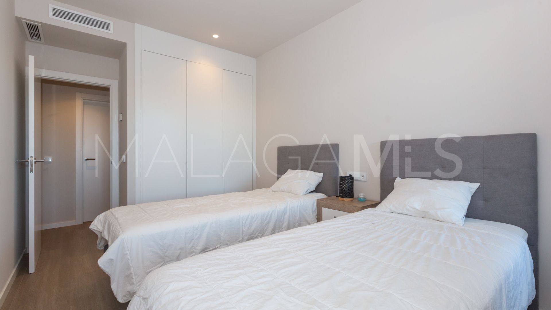 For sale Avda de Andalucia - Sierra de Estepona flat with 3 bedrooms