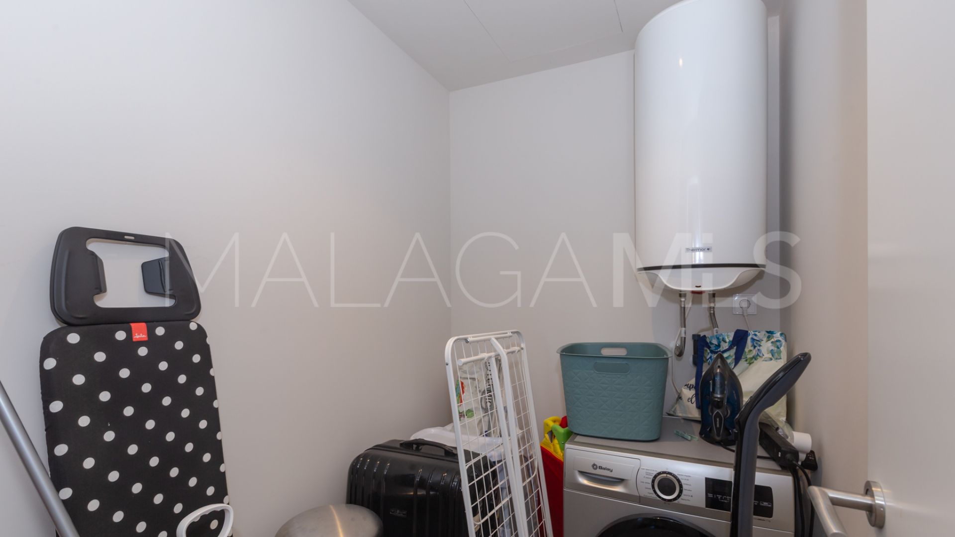 For sale Avda de Andalucia - Sierra de Estepona flat with 3 bedrooms