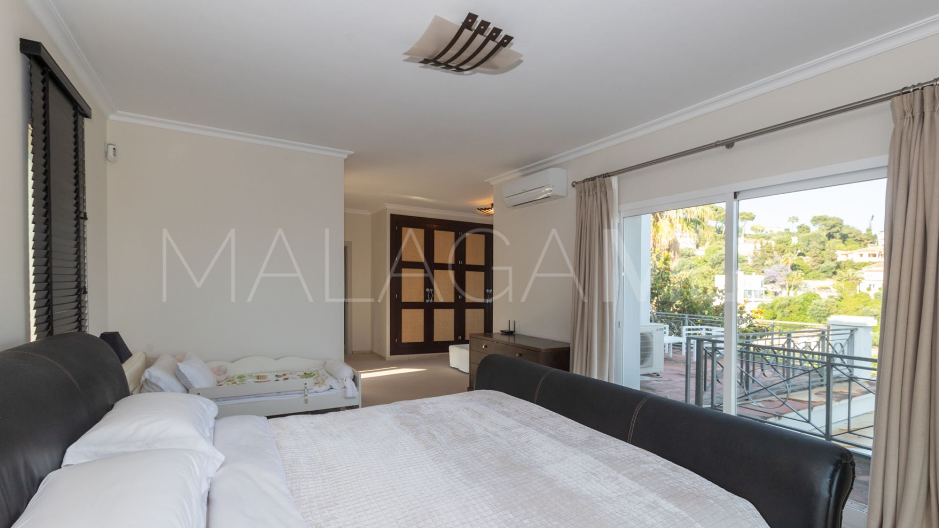 Buy villa de 4 bedrooms in El Rosario