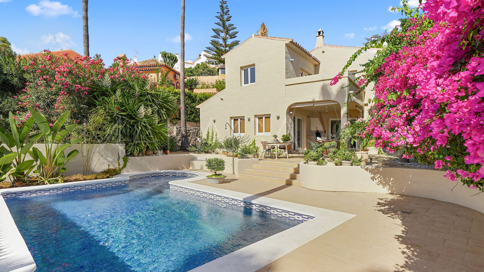 Se vende casa in Calahonda with 2 bedrooms
