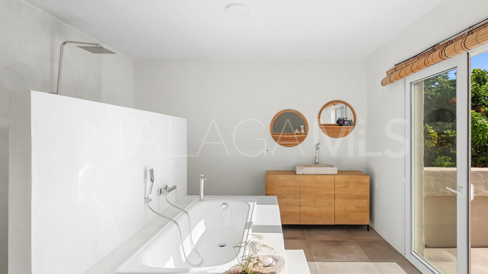 Se vende casa in Calahonda with 2 bedrooms