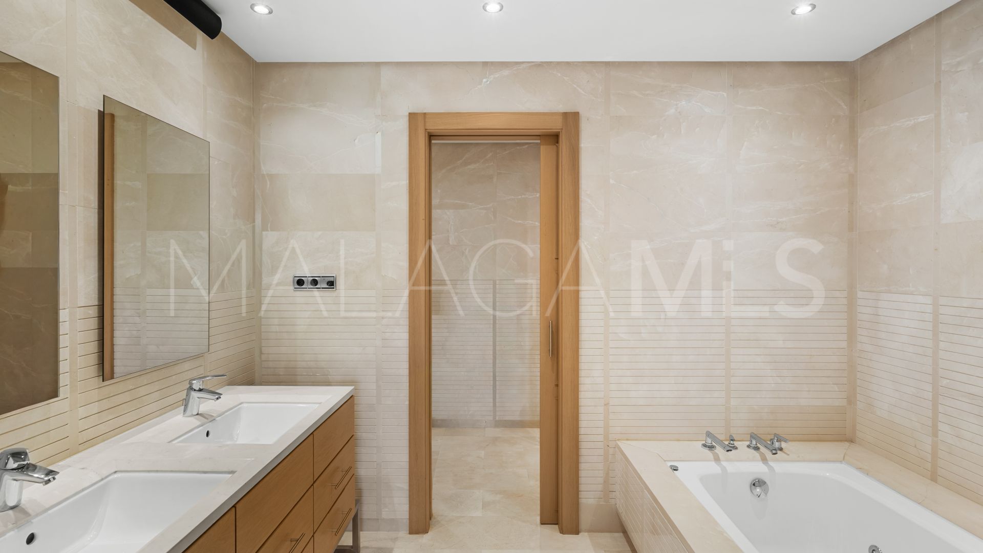 Apartamento for sale in Marbella Golden Mile with 2 bedrooms